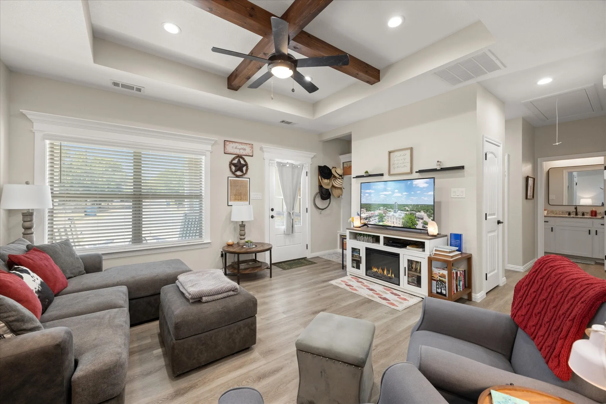 Single Family Residence For Sale in Hood County , 1608 Ridgeview Trail, Granbury, Texas 76048, 2 Bedroom, 2 Bathroom, Garage spaces, 1,103 Sqft, built in 2022, mls#21356044, Real Estate Agent in Granbury, Homes For Sale in Hood county, Homes For Sale in Granbury, Realtor in Granbury Texas, Real Estate Brokerage Independent Realty Texas, Luminita Cordes Realtor