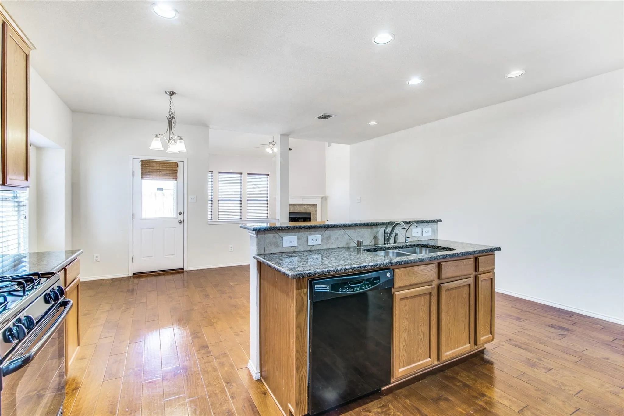 Granite countertops, gas cooktop + refrigerator.
