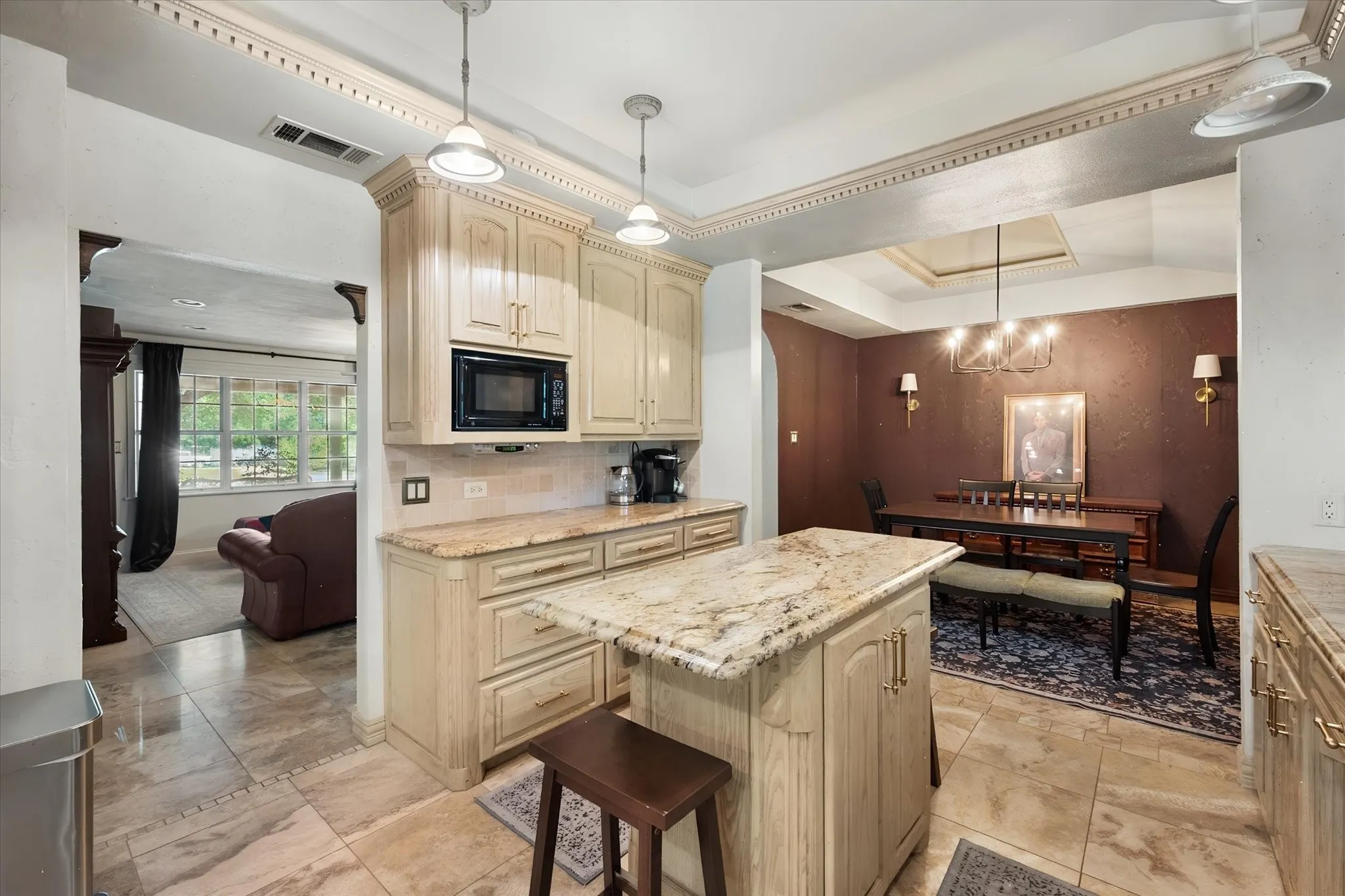 Single Family Residence For Sale in Henderson County , 1814 Robbins Road, Athens, Texas 75751, 3 Bedroom, 3 Bathroom, 2 Garage spaces, 3,092 Sqft, built in 1962, mls#21359942, Real Estate Agent in Athens, Homes For Sale in Henderson county, Homes For Sale in Athens, Realtor in Athens Texas, Real Estate Brokerage Independent Realty Texas, Luminita Cordes Realtor