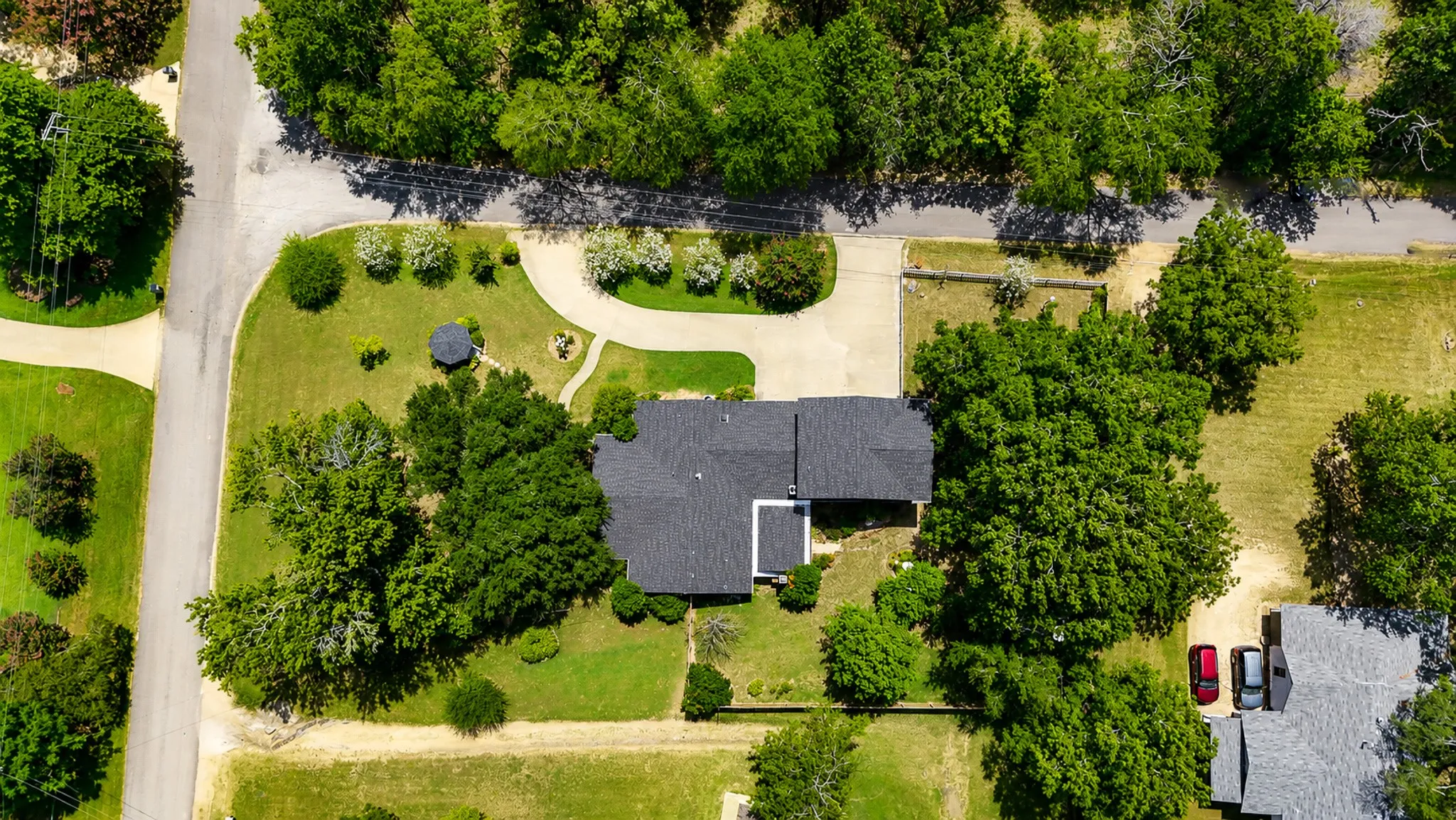 Single Family Residence For Sale in Henderson County , 1814 Robbins Road, Athens, Texas 75751, 3 Bedroom, 3 Bathroom, 2 Garage spaces, 3,092 Sqft, built in 1962, mls#21359942, Real Estate Agent in Athens, Homes For Sale in Henderson county, Homes For Sale in Athens, Realtor in Athens Texas, Real Estate Brokerage Independent Realty Texas, Luminita Cordes Realtor