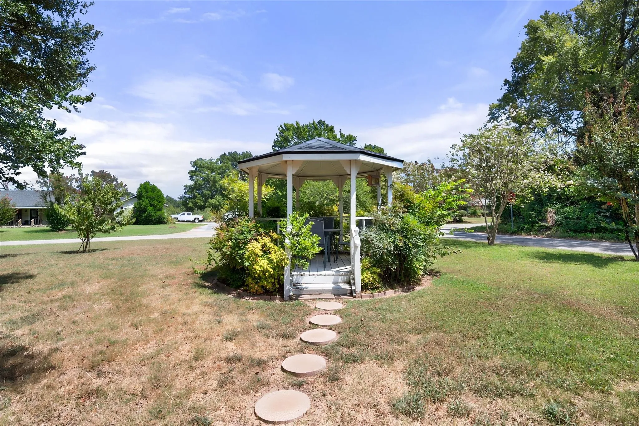 Single Family Residence For Sale in Henderson County , 1814 Robbins Road, Athens, Texas 75751, 3 Bedroom, 3 Bathroom, 2 Garage spaces, 3,092 Sqft, built in 1962, mls#21359942, Real Estate Agent in Athens, Homes For Sale in Henderson county, Homes For Sale in Athens, Realtor in Athens Texas, Real Estate Brokerage Independent Realty Texas, Luminita Cordes Realtor