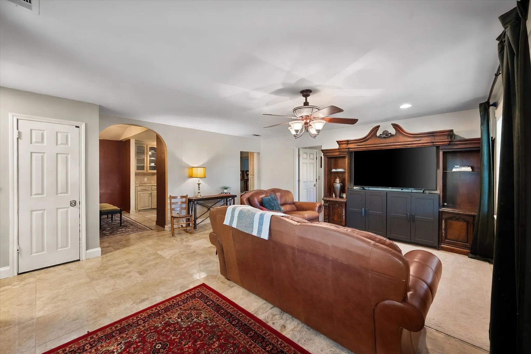 Single Family Residence For Sale in Henderson County , 1814 Robbins Road, Athens, Texas 75751, 3 Bedroom, 3 Bathroom, 2 Garage spaces, 3,092 Sqft, built in 1962, mls#21359942, Real Estate Agent in Athens, Homes For Sale in Henderson county, Homes For Sale in Athens, Realtor in Athens Texas, Real Estate Brokerage Independent Realty Texas, Luminita Cordes Realtor