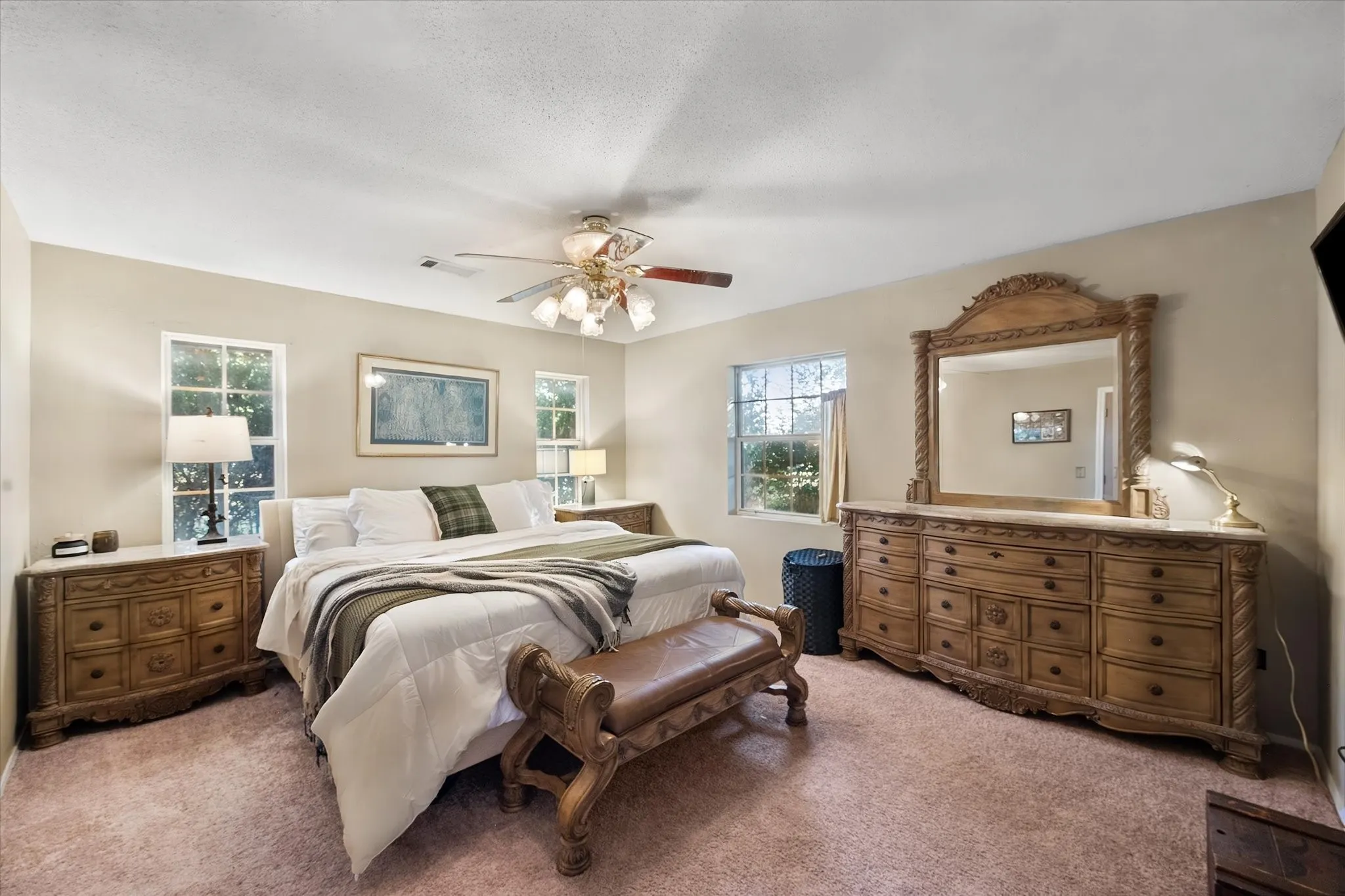 Single Family Residence For Sale in Henderson County , 1814 Robbins Road, Athens, Texas 75751, 3 Bedroom, 3 Bathroom, 2 Garage spaces, 3,092 Sqft, built in 1962, mls#21359942, Real Estate Agent in Athens, Homes For Sale in Henderson county, Homes For Sale in Athens, Realtor in Athens Texas, Real Estate Brokerage Independent Realty Texas, Luminita Cordes Realtor