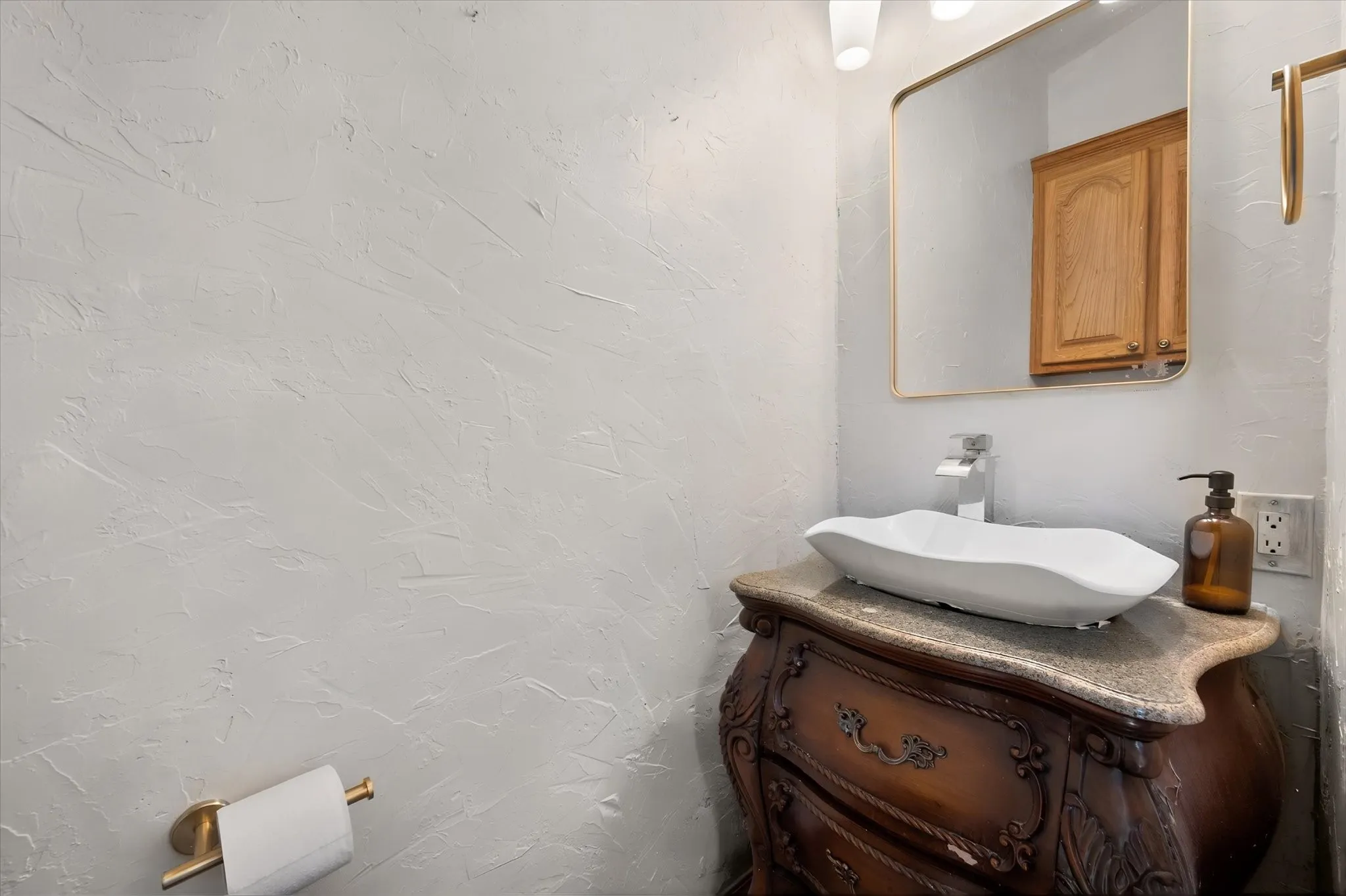 Single Family Residence For Sale in Henderson County , 1814 Robbins Road, Athens, Texas 75751, 3 Bedroom, 3 Bathroom, 2 Garage spaces, 3,092 Sqft, built in 1962, mls#21359942, Real Estate Agent in Athens, Homes For Sale in Henderson county, Homes For Sale in Athens, Realtor in Athens Texas, Real Estate Brokerage Independent Realty Texas, Luminita Cordes Realtor