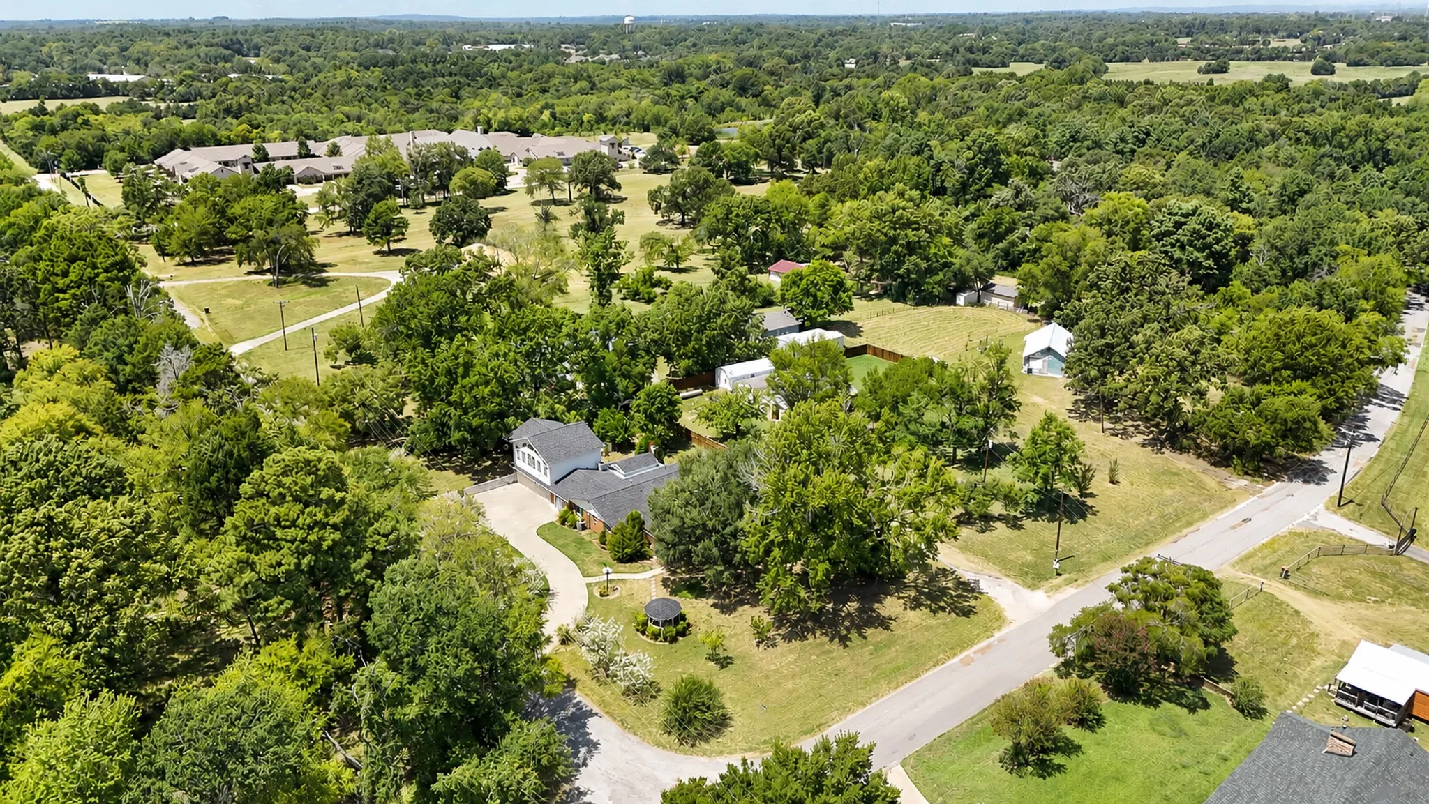 Single Family Residence For Sale in Henderson County , 1814 Robbins Road, Athens, Texas 75751, 3 Bedroom, 3 Bathroom, 2 Garage spaces, 3,092 Sqft, built in 1962, mls#21359942, Real Estate Agent in Athens, Homes For Sale in Henderson county, Homes For Sale in Athens, Realtor in Athens Texas, Real Estate Brokerage Independent Realty Texas, Luminita Cordes Realtor