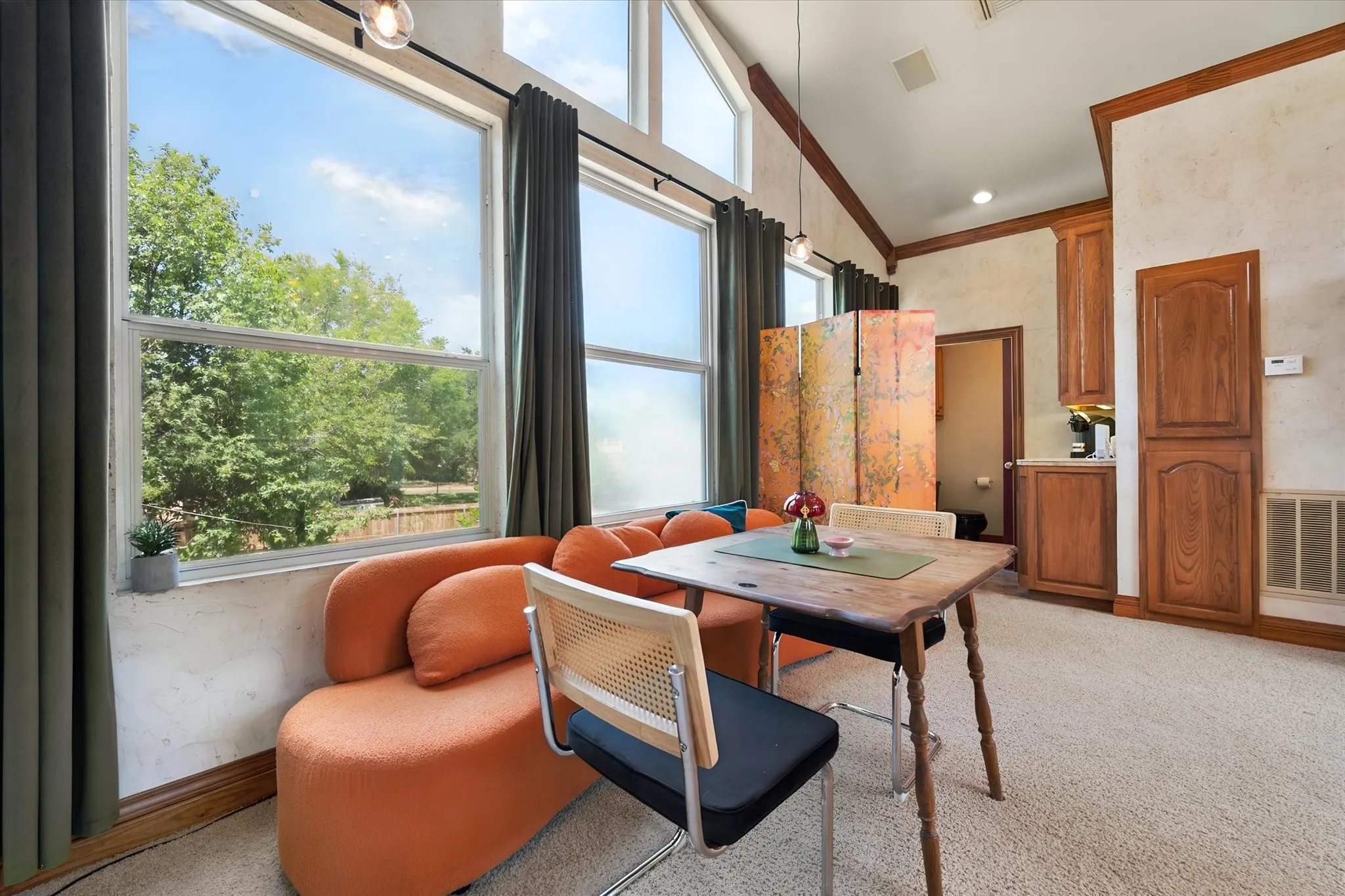 Single Family Residence For Sale in Henderson County , 1814 Robbins Road, Athens, Texas 75751, 3 Bedroom, 3 Bathroom, 2 Garage spaces, 3,092 Sqft, built in 1962, mls#21359942, Real Estate Agent in Athens, Homes For Sale in Henderson county, Homes For Sale in Athens, Realtor in Athens Texas, Real Estate Brokerage Independent Realty Texas, Luminita Cordes Realtor
