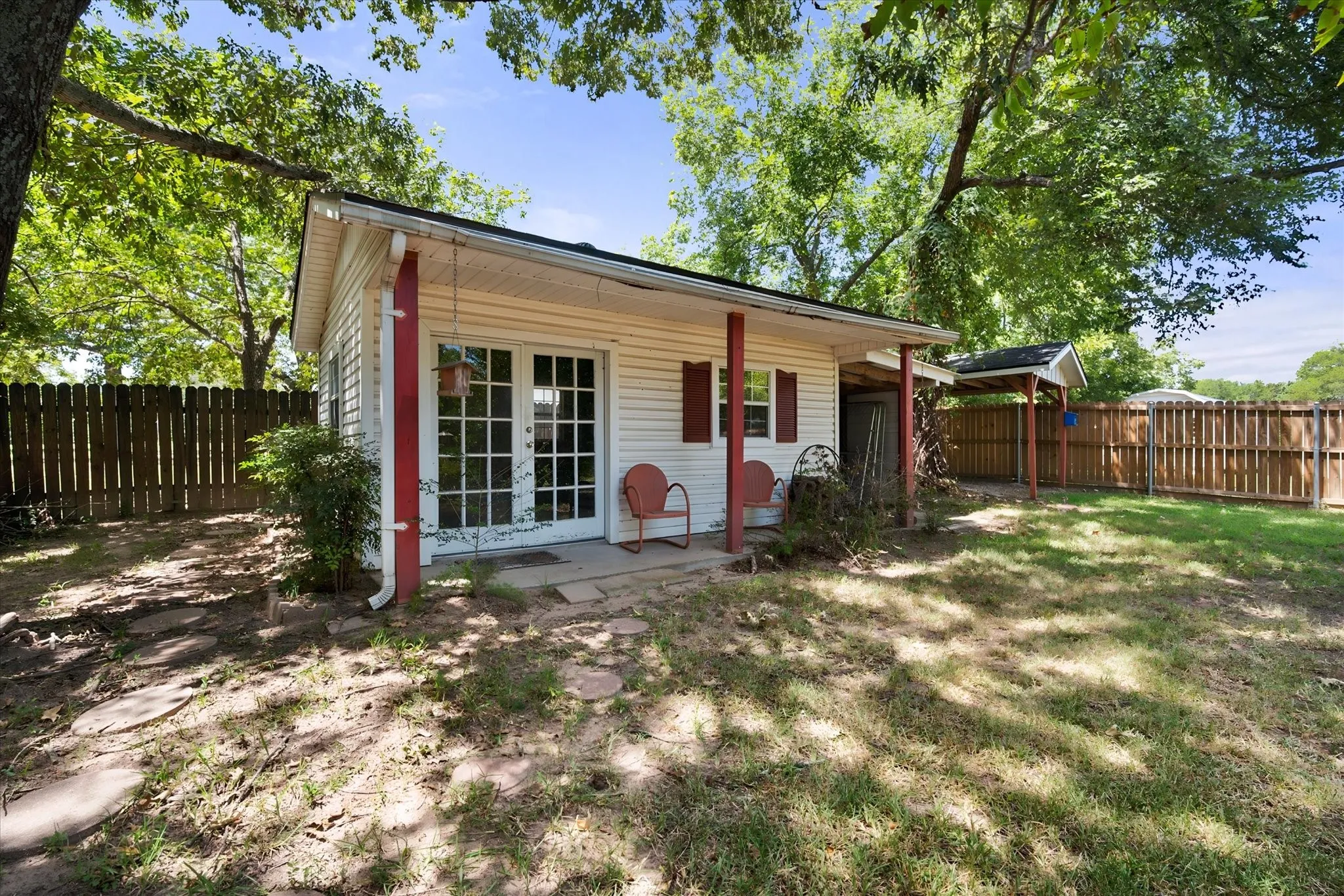 Single Family Residence For Sale in Henderson County , 1814 Robbins Road, Athens, Texas 75751, 3 Bedroom, 3 Bathroom, 2 Garage spaces, 3,092 Sqft, built in 1962, mls#21359942, Real Estate Agent in Athens, Homes For Sale in Henderson county, Homes For Sale in Athens, Realtor in Athens Texas, Real Estate Brokerage Independent Realty Texas, Luminita Cordes Realtor