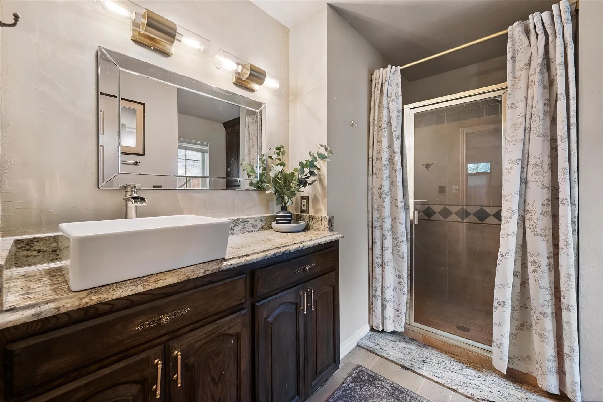 Single Family Residence For Sale in Henderson County , 1814 Robbins Road, Athens, Texas 75751, 3 Bedroom, 3 Bathroom, 2 Garage spaces, 3,092 Sqft, built in 1962, mls#21359942, Real Estate Agent in Athens, Homes For Sale in Henderson county, Homes For Sale in Athens, Realtor in Athens Texas, Real Estate Brokerage Independent Realty Texas, Luminita Cordes Realtor