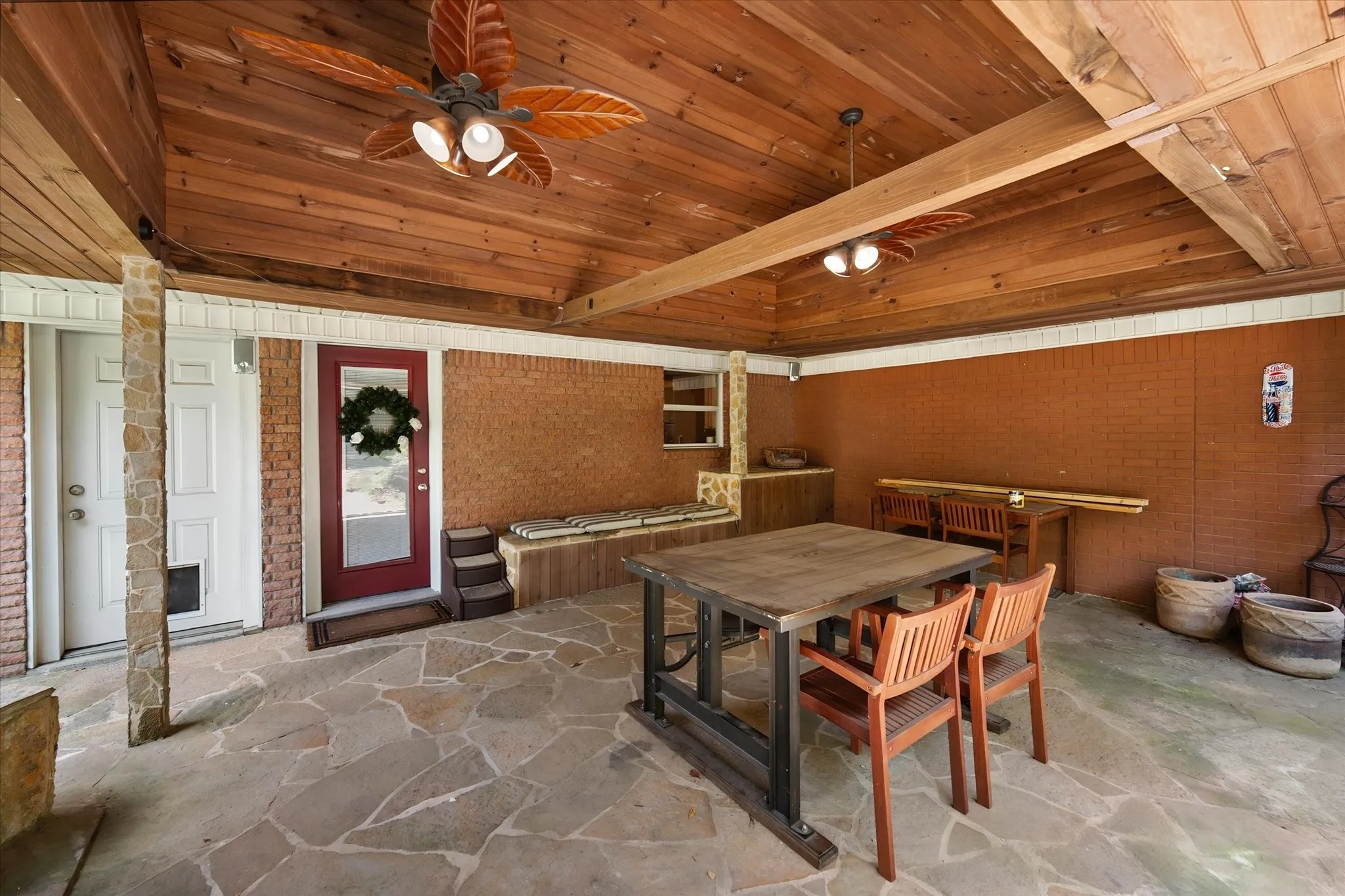 Single Family Residence For Sale in Henderson County , 1814 Robbins Road, Athens, Texas 75751, 3 Bedroom, 3 Bathroom, 2 Garage spaces, 3,092 Sqft, built in 1962, mls#21359942, Real Estate Agent in Athens, Homes For Sale in Henderson county, Homes For Sale in Athens, Realtor in Athens Texas, Real Estate Brokerage Independent Realty Texas, Luminita Cordes Realtor