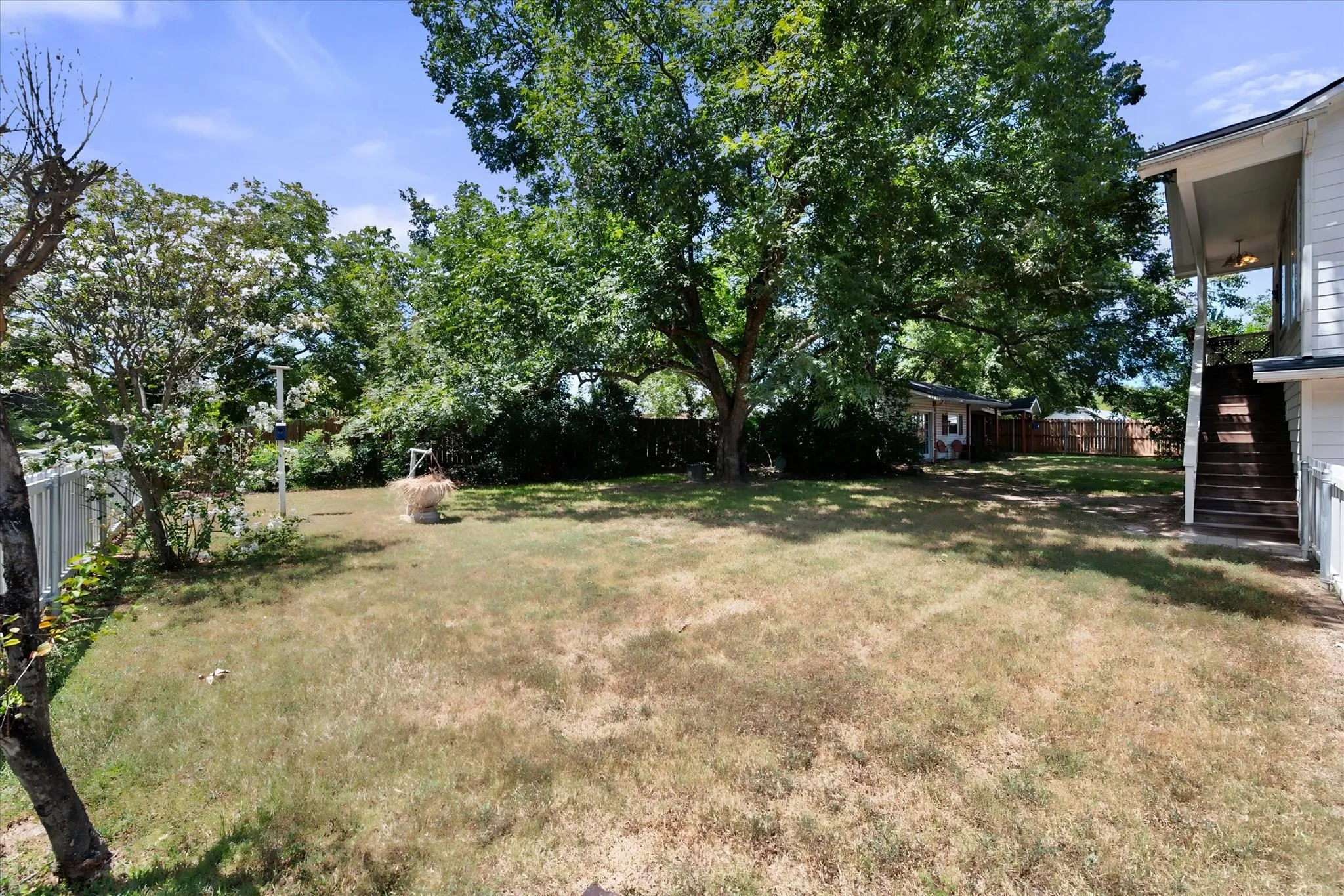 Single Family Residence For Sale in Henderson County , 1814 Robbins Road, Athens, Texas 75751, 3 Bedroom, 3 Bathroom, 2 Garage spaces, 3,092 Sqft, built in 1962, mls#21359942, Real Estate Agent in Athens, Homes For Sale in Henderson county, Homes For Sale in Athens, Realtor in Athens Texas, Real Estate Brokerage Independent Realty Texas, Luminita Cordes Realtor