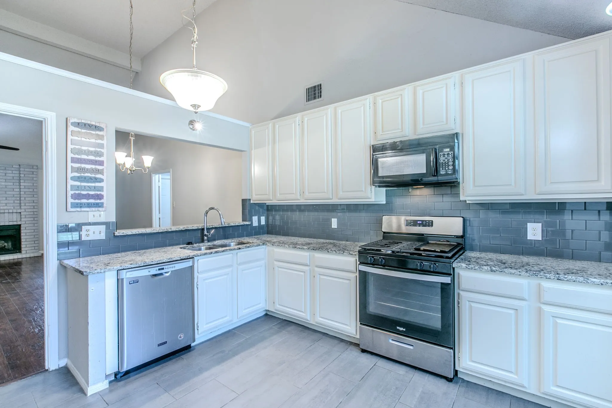 Single Family Residence For Sale in Tarrant County , 2759 Wentworth Drive, Grand Prairie, Texas 75052, 3 Bedroom, 2 Bathroom, 2 Garage spaces, 1,725 Sqft, built in 1985, mls#21360554, Real Estate Agent in Grand Prairie, Homes For Sale in Tarrant county, Homes For Sale in Grand Prairie, Realtor in Grand Prairie Texas, Real Estate Brokerage Independent Realty Texas, Luminita Cordes Realtor