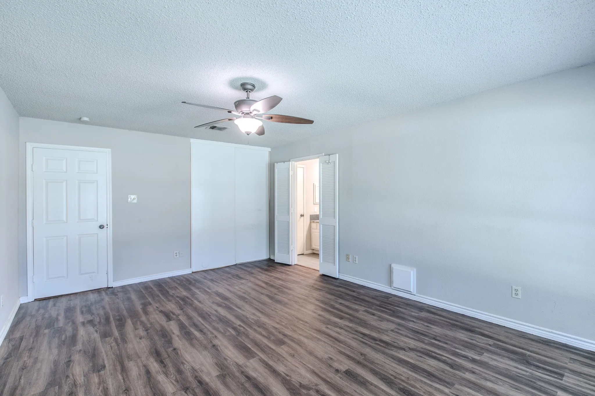 Single Family Residence For Sale in Tarrant County , 2759 Wentworth Drive, Grand Prairie, Texas 75052, 3 Bedroom, 2 Bathroom, 2 Garage spaces, 1,725 Sqft, built in 1985, mls#21360554, Real Estate Agent in Grand Prairie, Homes For Sale in Tarrant county, Homes For Sale in Grand Prairie, Realtor in Grand Prairie Texas, Real Estate Brokerage Independent Realty Texas, Luminita Cordes Realtor