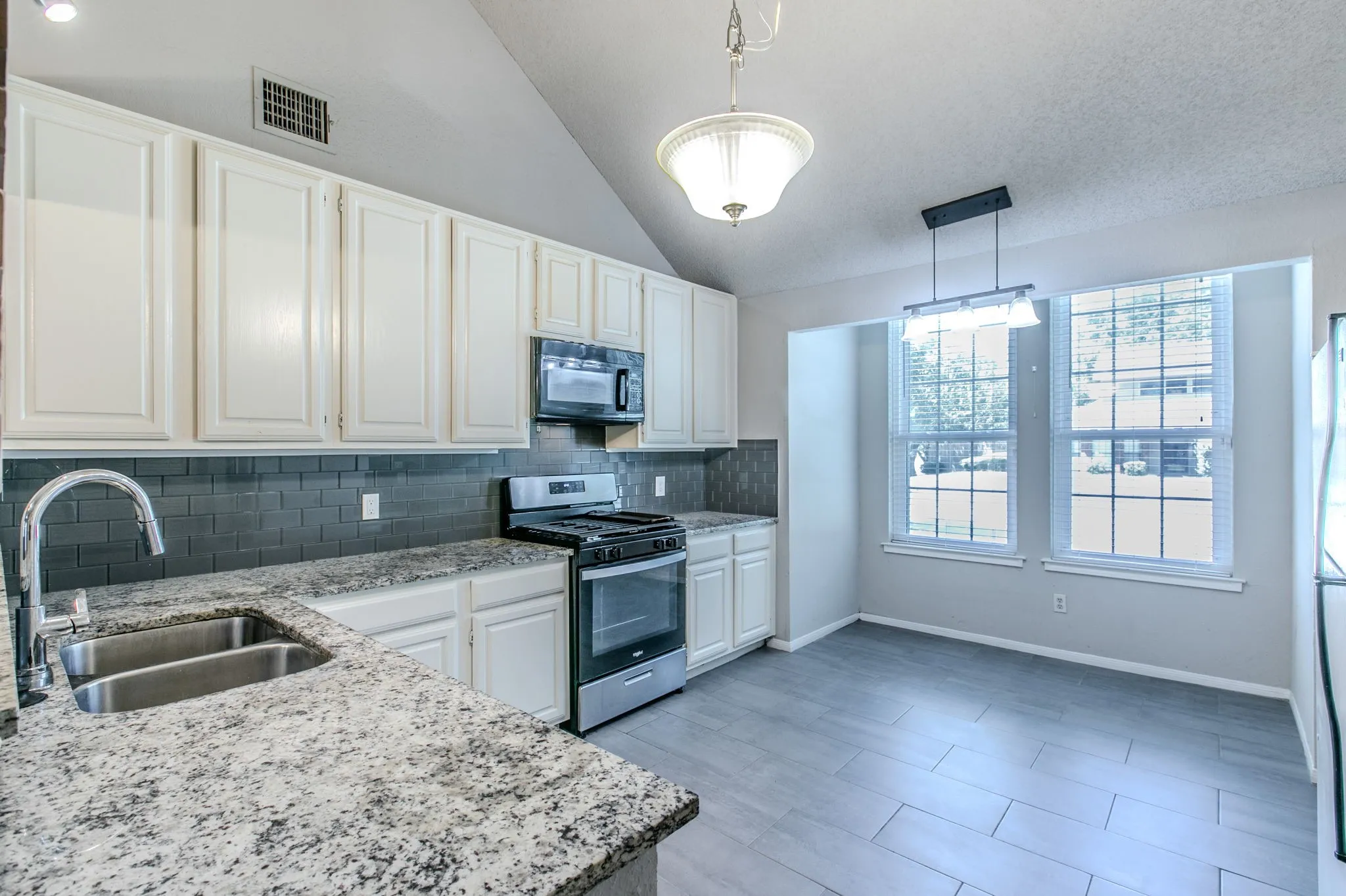 Single Family Residence For Sale in Tarrant County , 2759 Wentworth Drive, Grand Prairie, Texas 75052, 3 Bedroom, 2 Bathroom, 2 Garage spaces, 1,725 Sqft, built in 1985, mls#21360554, Real Estate Agent in Grand Prairie, Homes For Sale in Tarrant county, Homes For Sale in Grand Prairie, Realtor in Grand Prairie Texas, Real Estate Brokerage Independent Realty Texas, Luminita Cordes Realtor