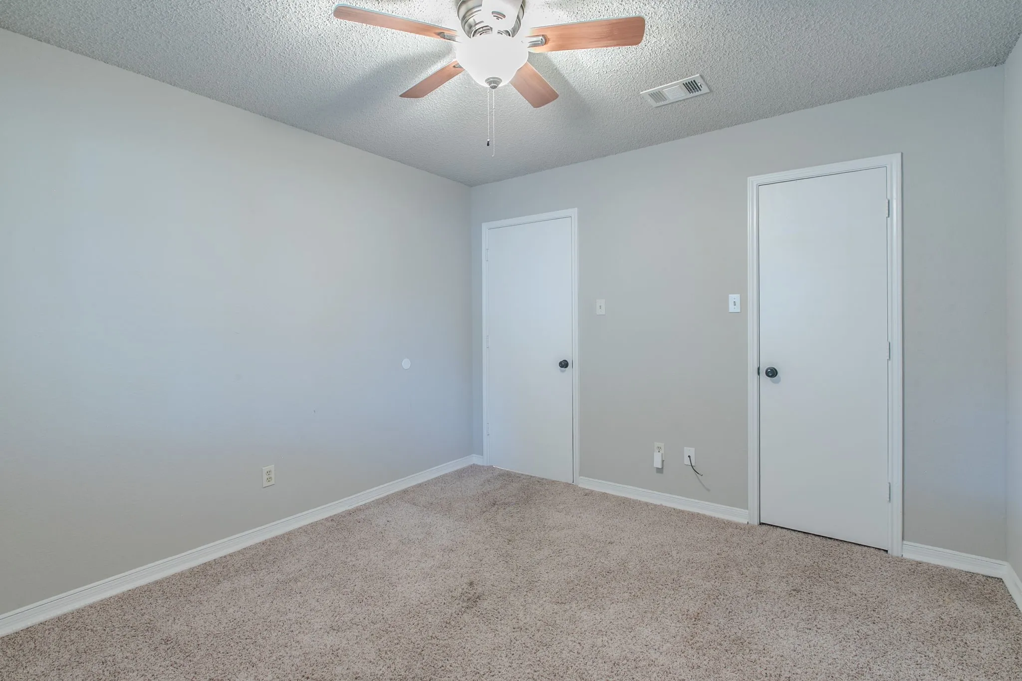 Single Family Residence For Sale in Tarrant County , 2759 Wentworth Drive, Grand Prairie, Texas 75052, 3 Bedroom, 2 Bathroom, 2 Garage spaces, 1,725 Sqft, built in 1985, mls#21360554, Real Estate Agent in Grand Prairie, Homes For Sale in Tarrant county, Homes For Sale in Grand Prairie, Realtor in Grand Prairie Texas, Real Estate Brokerage Independent Realty Texas, Luminita Cordes Realtor