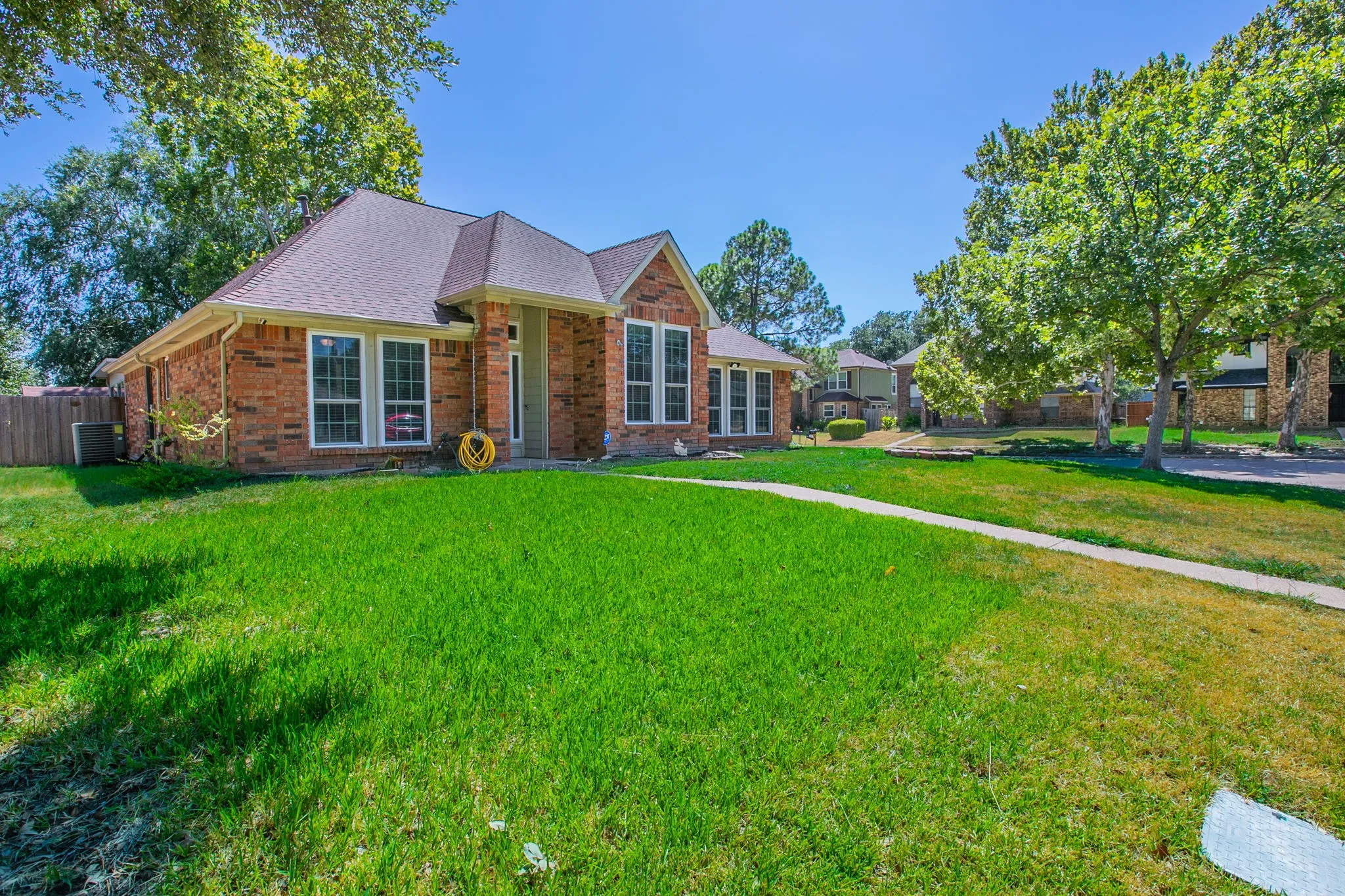 Single Family Residence For Sale in Tarrant County , 2759 Wentworth Drive, Grand Prairie, Texas 75052, 3 Bedroom, 2 Bathroom, 2 Garage spaces, 1,725 Sqft, built in 1985, mls#21360554, Real Estate Agent in Grand Prairie, Homes For Sale in Tarrant county, Homes For Sale in Grand Prairie, Realtor in Grand Prairie Texas, Real Estate Brokerage Independent Realty Texas, Luminita Cordes Realtor