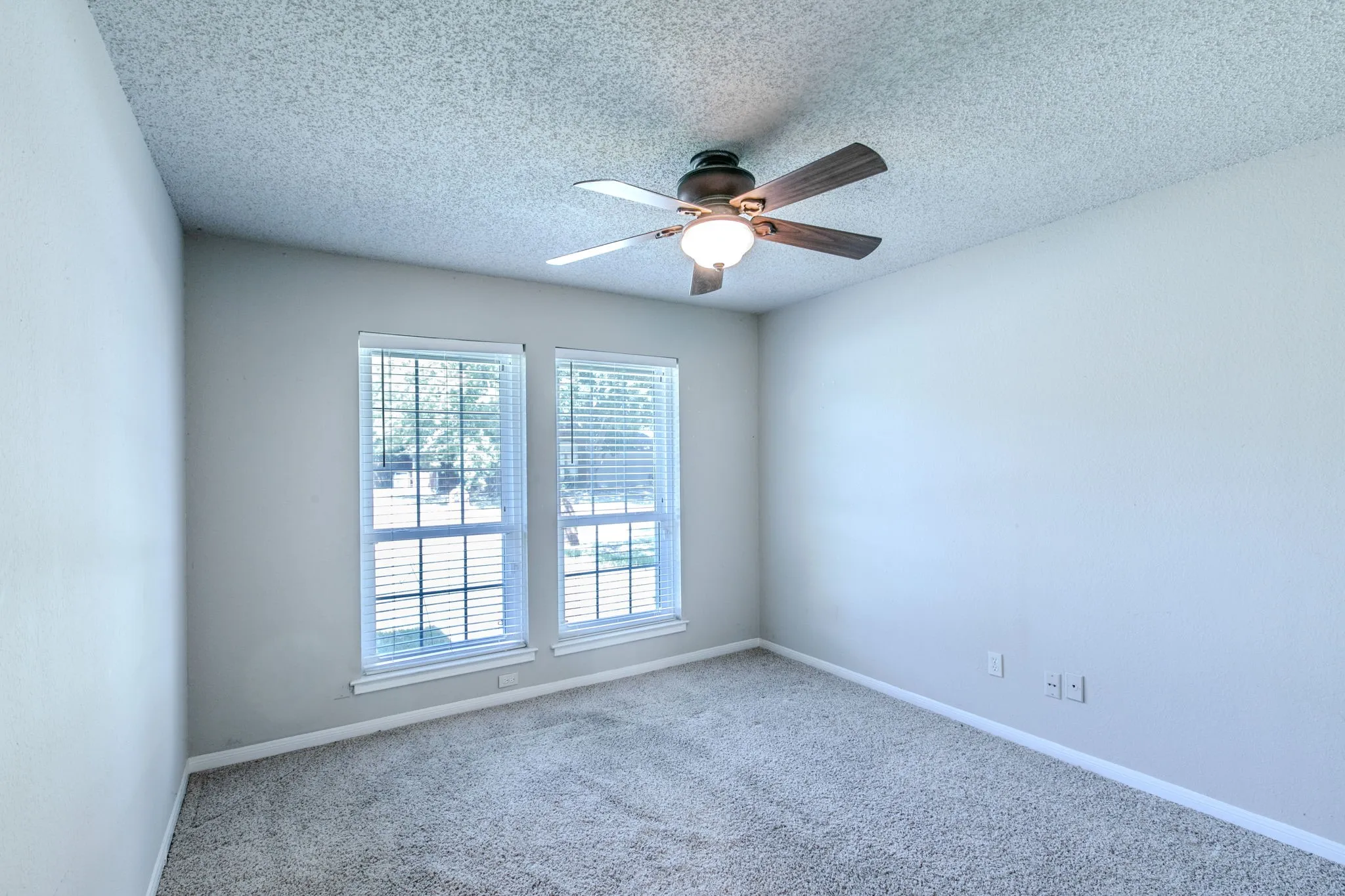 Single Family Residence For Sale in Tarrant County , 2759 Wentworth Drive, Grand Prairie, Texas 75052, 3 Bedroom, 2 Bathroom, 2 Garage spaces, 1,725 Sqft, built in 1985, mls#21360554, Real Estate Agent in Grand Prairie, Homes For Sale in Tarrant county, Homes For Sale in Grand Prairie, Realtor in Grand Prairie Texas, Real Estate Brokerage Independent Realty Texas, Luminita Cordes Realtor
