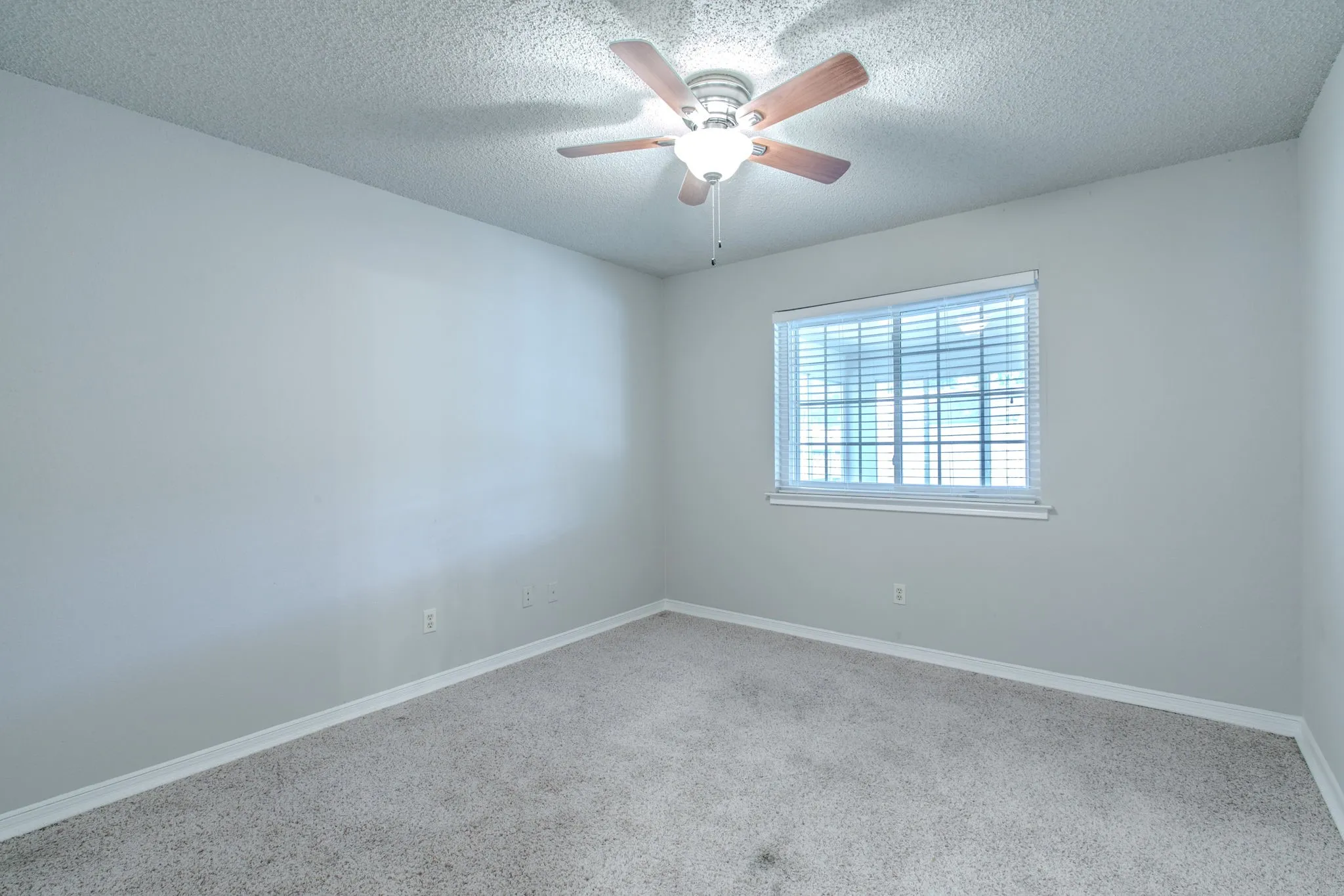 Single Family Residence For Sale in Tarrant County , 2759 Wentworth Drive, Grand Prairie, Texas 75052, 3 Bedroom, 2 Bathroom, 2 Garage spaces, 1,725 Sqft, built in 1985, mls#21360554, Real Estate Agent in Grand Prairie, Homes For Sale in Tarrant county, Homes For Sale in Grand Prairie, Realtor in Grand Prairie Texas, Real Estate Brokerage Independent Realty Texas, Luminita Cordes Realtor