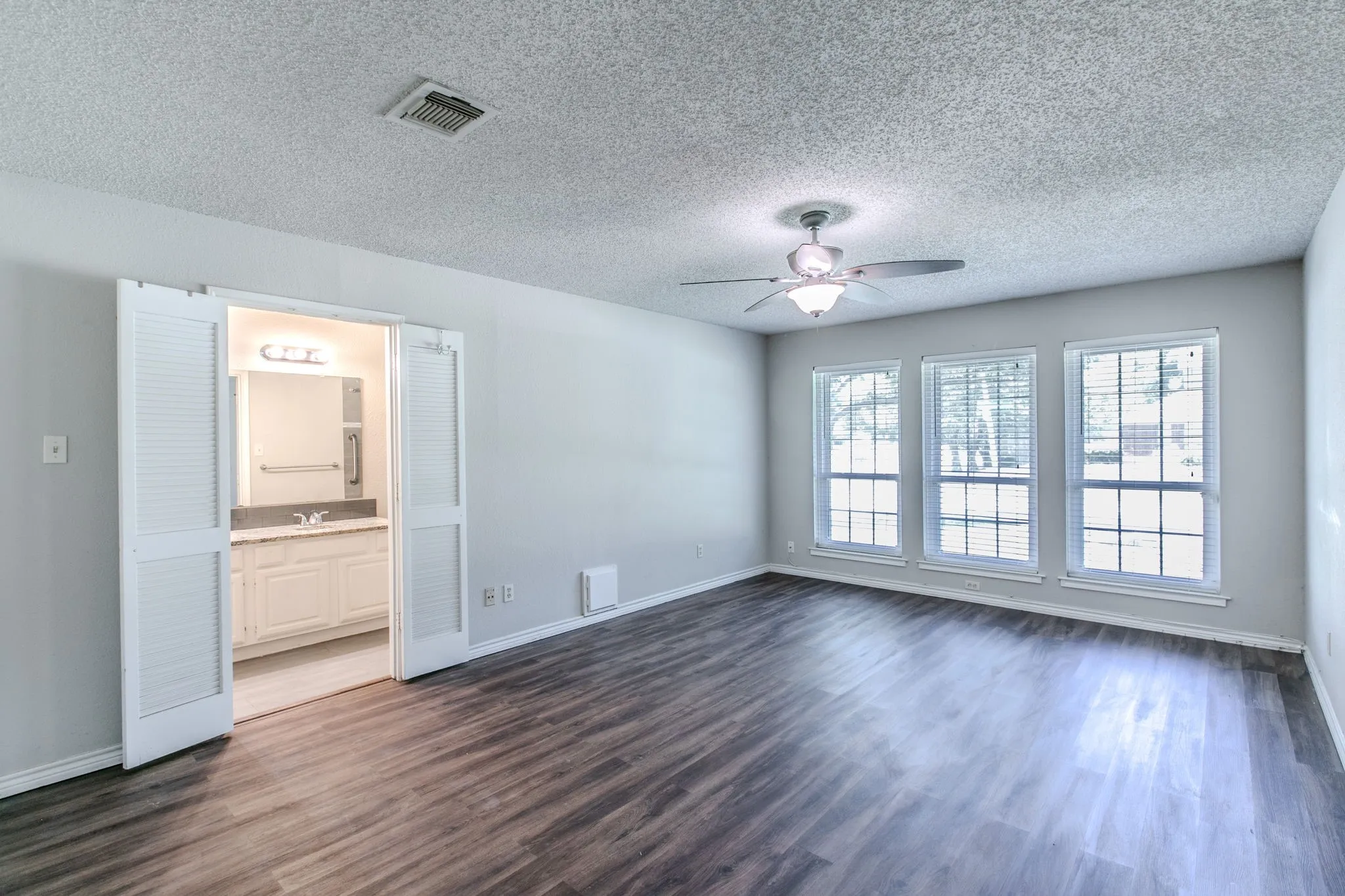 Single Family Residence For Sale in Tarrant County , 2759 Wentworth Drive, Grand Prairie, Texas 75052, 3 Bedroom, 2 Bathroom, 2 Garage spaces, 1,725 Sqft, built in 1985, mls#21360554, Real Estate Agent in Grand Prairie, Homes For Sale in Tarrant county, Homes For Sale in Grand Prairie, Realtor in Grand Prairie Texas, Real Estate Brokerage Independent Realty Texas, Luminita Cordes Realtor