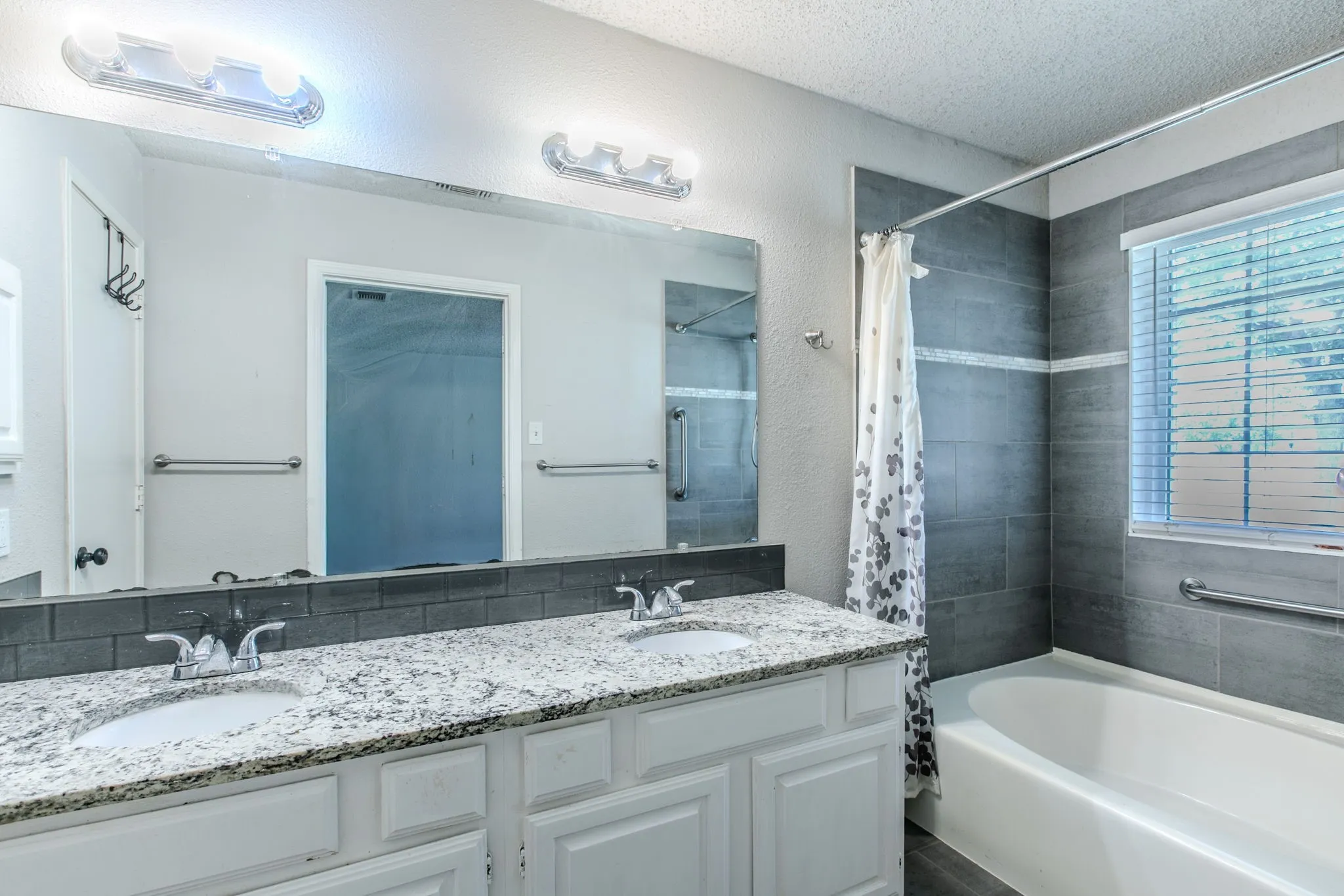 Single Family Residence For Sale in Tarrant County , 2759 Wentworth Drive, Grand Prairie, Texas 75052, 3 Bedroom, 2 Bathroom, 2 Garage spaces, 1,725 Sqft, built in 1985, mls#21360554, Real Estate Agent in Grand Prairie, Homes For Sale in Tarrant county, Homes For Sale in Grand Prairie, Realtor in Grand Prairie Texas, Real Estate Brokerage Independent Realty Texas, Luminita Cordes Realtor