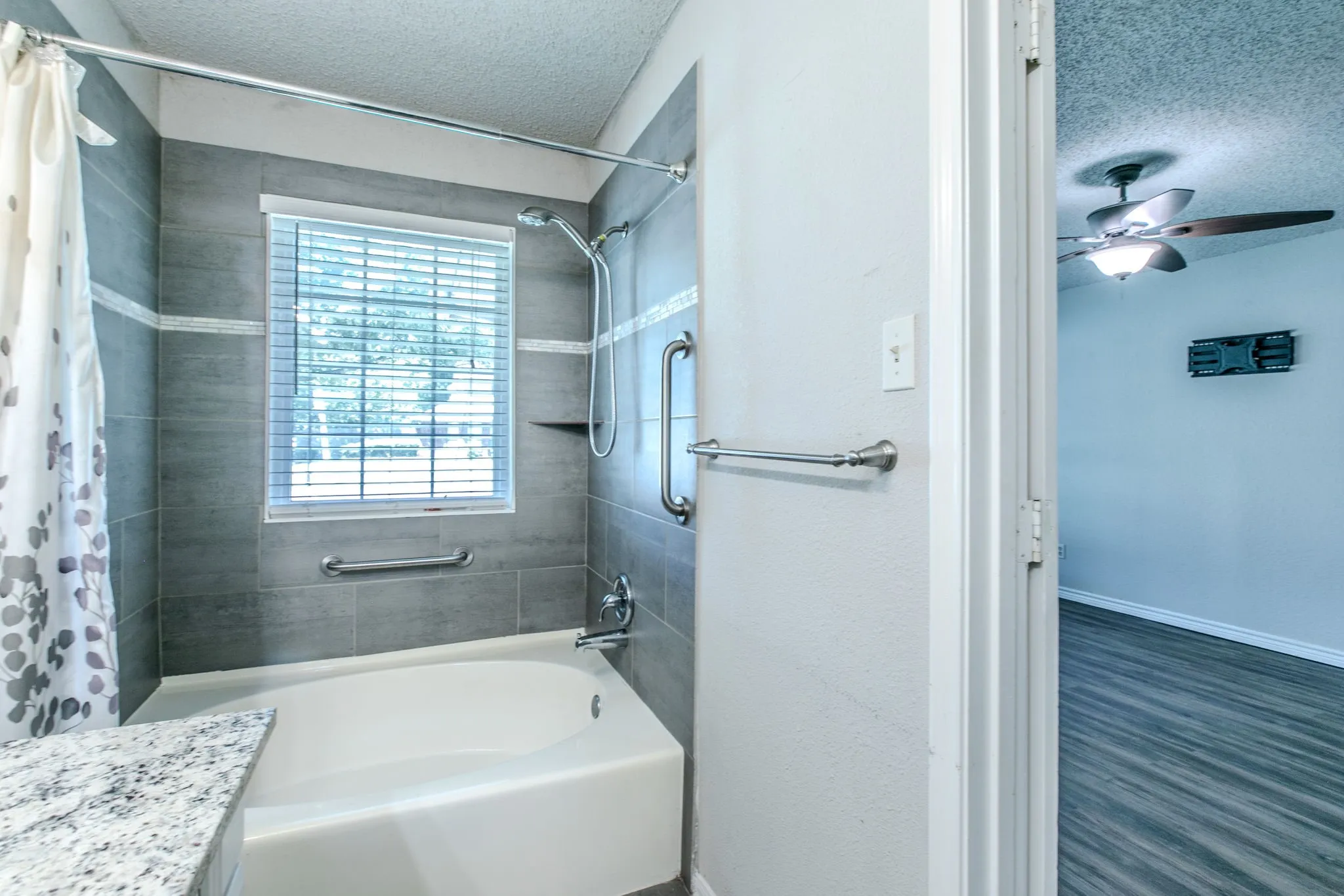 Single Family Residence For Sale in Tarrant County , 2759 Wentworth Drive, Grand Prairie, Texas 75052, 3 Bedroom, 2 Bathroom, 2 Garage spaces, 1,725 Sqft, built in 1985, mls#21360554, Real Estate Agent in Grand Prairie, Homes For Sale in Tarrant county, Homes For Sale in Grand Prairie, Realtor in Grand Prairie Texas, Real Estate Brokerage Independent Realty Texas, Luminita Cordes Realtor