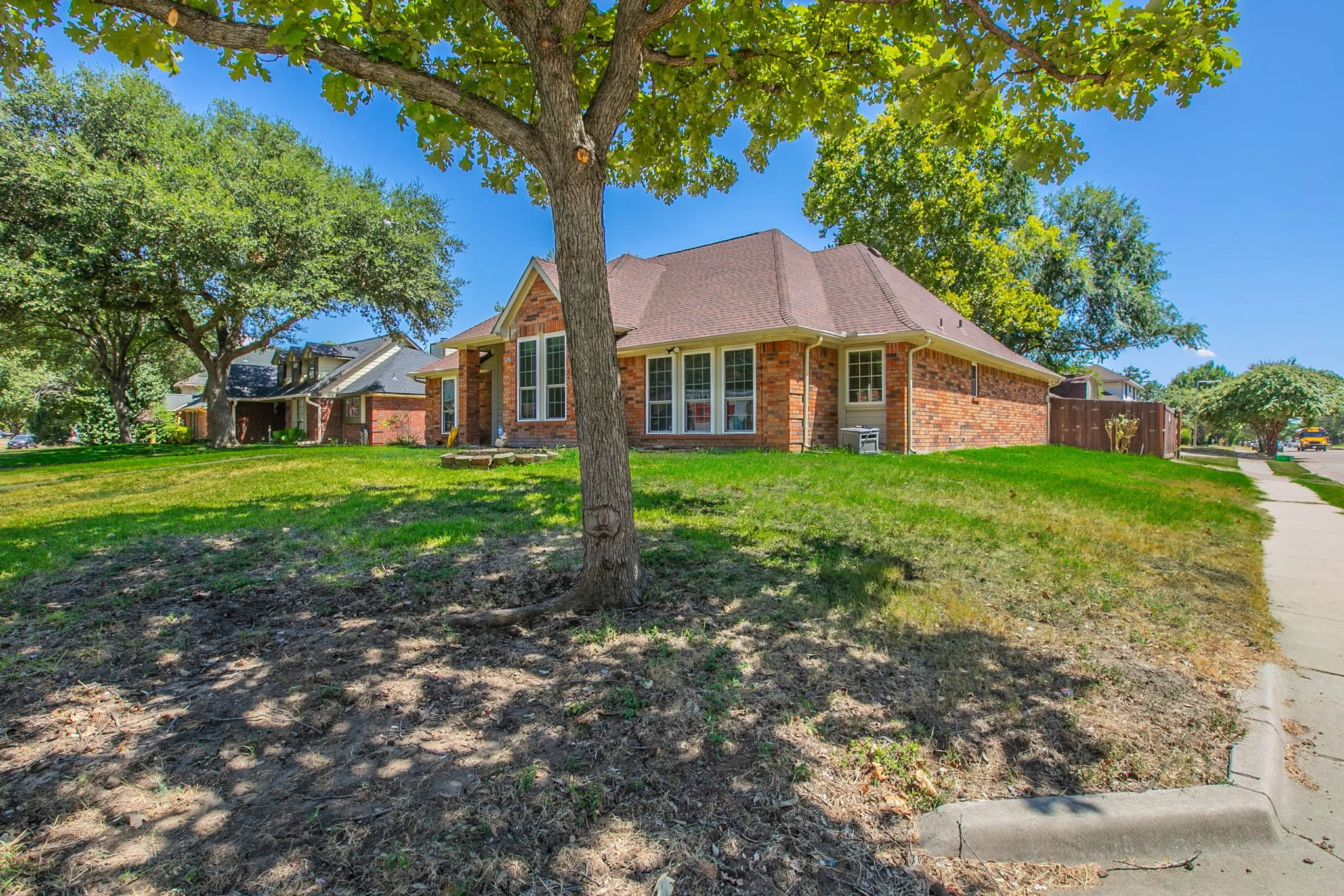 Single Family Residence For Sale in Tarrant County , 2759 Wentworth Drive, Grand Prairie, Texas 75052, 3 Bedroom, 2 Bathroom, 2 Garage spaces, 1,725 Sqft, built in 1985, mls#21360554, Real Estate Agent in Grand Prairie, Homes For Sale in Tarrant county, Homes For Sale in Grand Prairie, Realtor in Grand Prairie Texas, Real Estate Brokerage Independent Realty Texas, Luminita Cordes Realtor