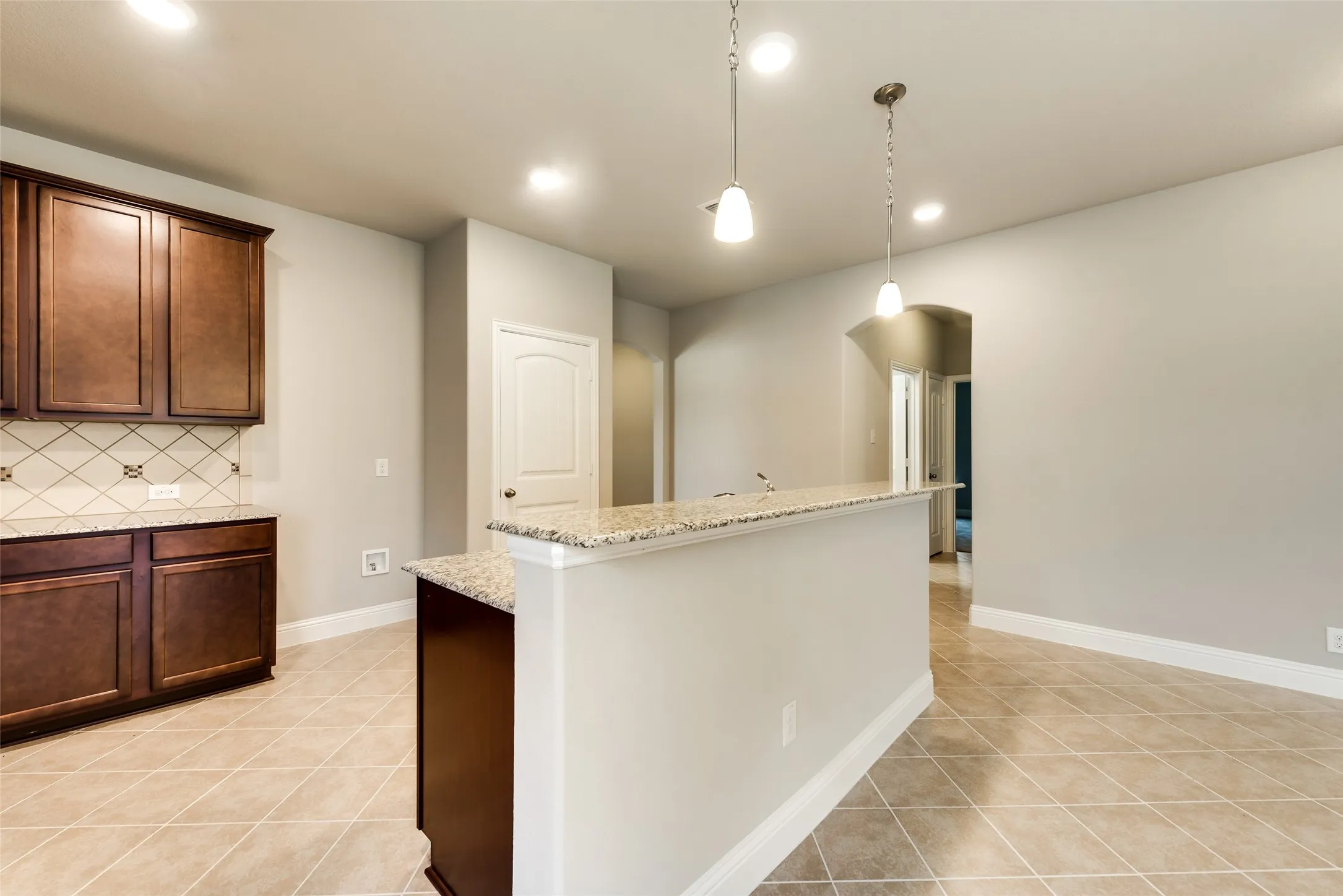 Single Family Residence For Rent in Denton County , 800 Bird Creek, Little Elm, Texas 75068, 3 Bedroom, 2 Bathroom, 2 Garage spaces, 1,851 Sqft, built in 2017, mls#21360562, Real Estate Agent in Little Elm, Homes For Rent in Denton county, Homes For Rent in Little Elm, Realtor in Little Elm Texas, Real Estate Brokerage Independent Realty Texas, Luminita Cordes Realtor