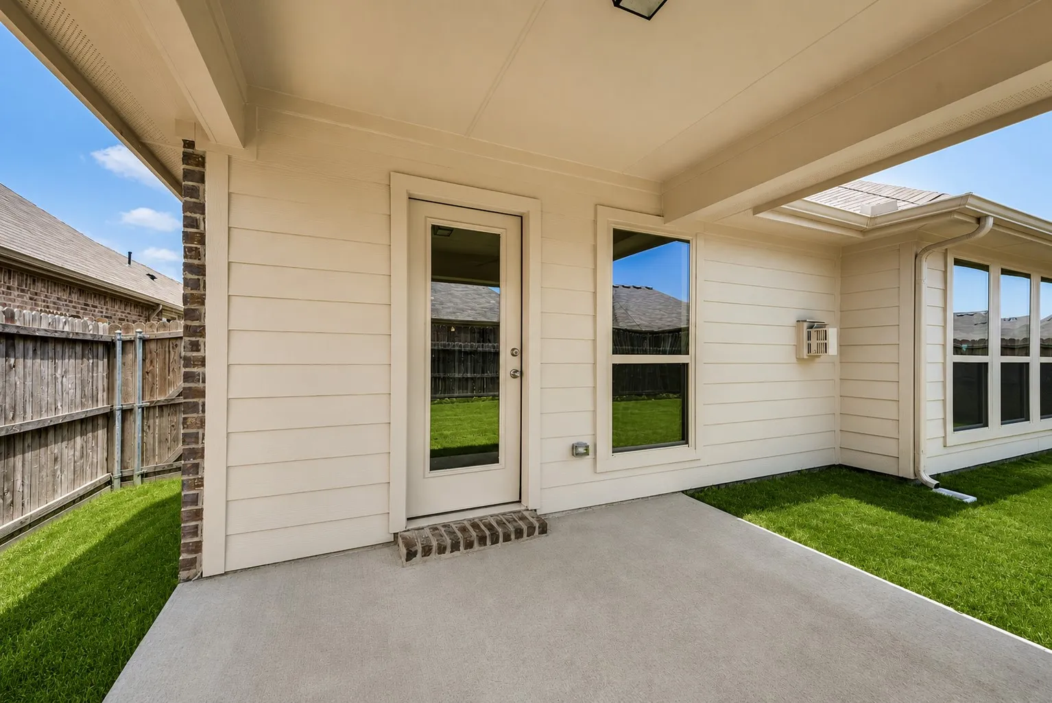 Single Family Residence For Rent in Denton County , 800 Bird Creek, Little Elm, Texas 75068, 3 Bedroom, 2 Bathroom, 2 Garage spaces, 1,851 Sqft, built in 2017, mls#21360562, Real Estate Agent in Little Elm, Homes For Rent in Denton county, Homes For Rent in Little Elm, Realtor in Little Elm Texas, Real Estate Brokerage Independent Realty Texas, Luminita Cordes Realtor
