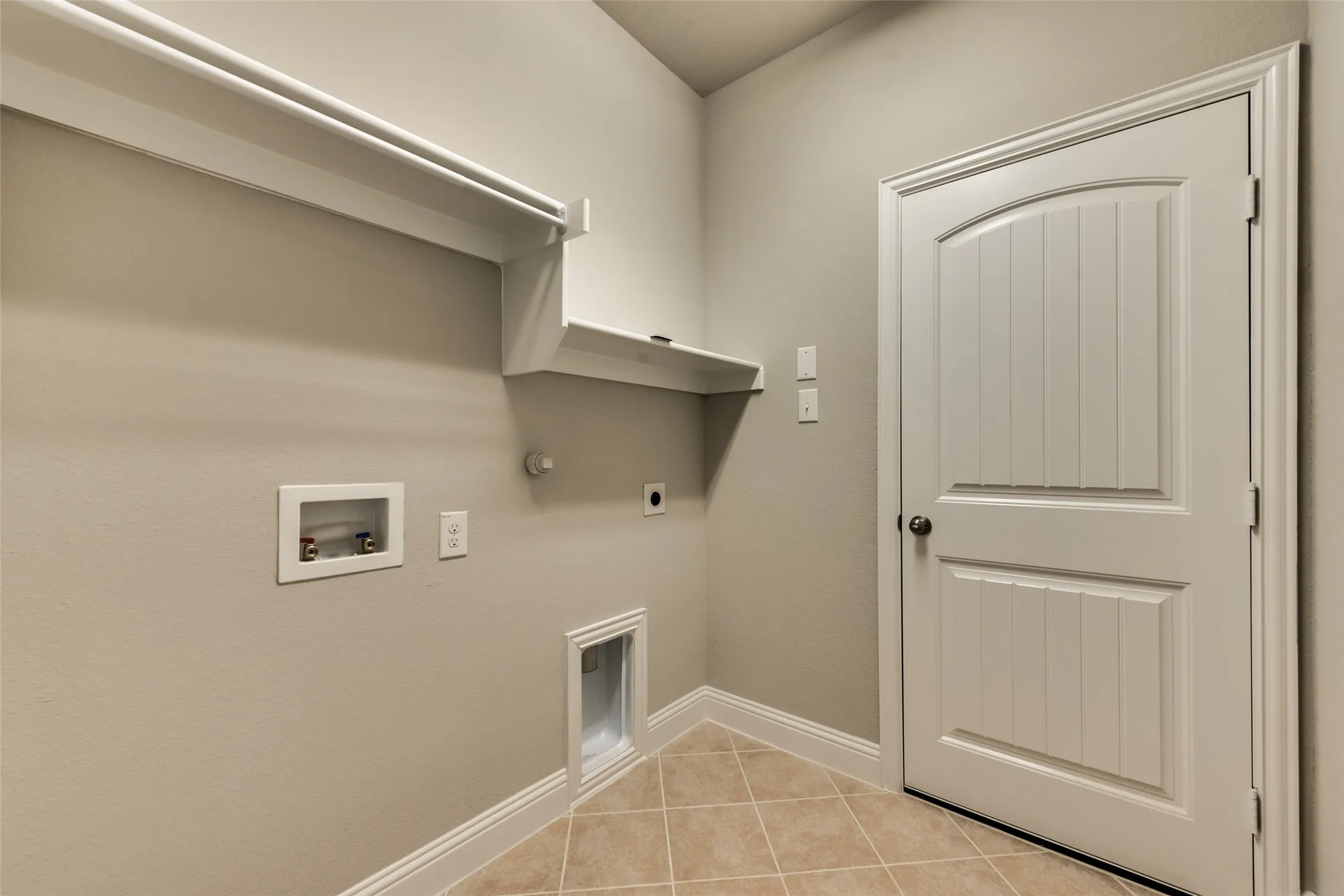 Single Family Residence For Rent in Denton County , 800 Bird Creek, Little Elm, Texas 75068, 3 Bedroom, 2 Bathroom, 2 Garage spaces, 1,851 Sqft, built in 2017, mls#21360562, Real Estate Agent in Little Elm, Homes For Rent in Denton county, Homes For Rent in Little Elm, Realtor in Little Elm Texas, Real Estate Brokerage Independent Realty Texas, Luminita Cordes Realtor