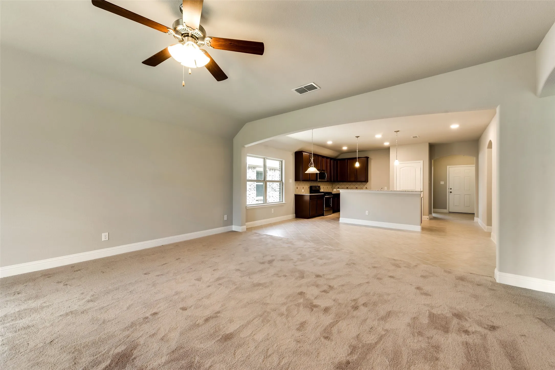 Single Family Residence For Rent in Denton County , 800 Bird Creek, Little Elm, Texas 75068, 3 Bedroom, 2 Bathroom, 2 Garage spaces, 1,851 Sqft, built in 2017, mls#21360562, Real Estate Agent in Little Elm, Homes For Rent in Denton county, Homes For Rent in Little Elm, Realtor in Little Elm Texas, Real Estate Brokerage Independent Realty Texas, Luminita Cordes Realtor