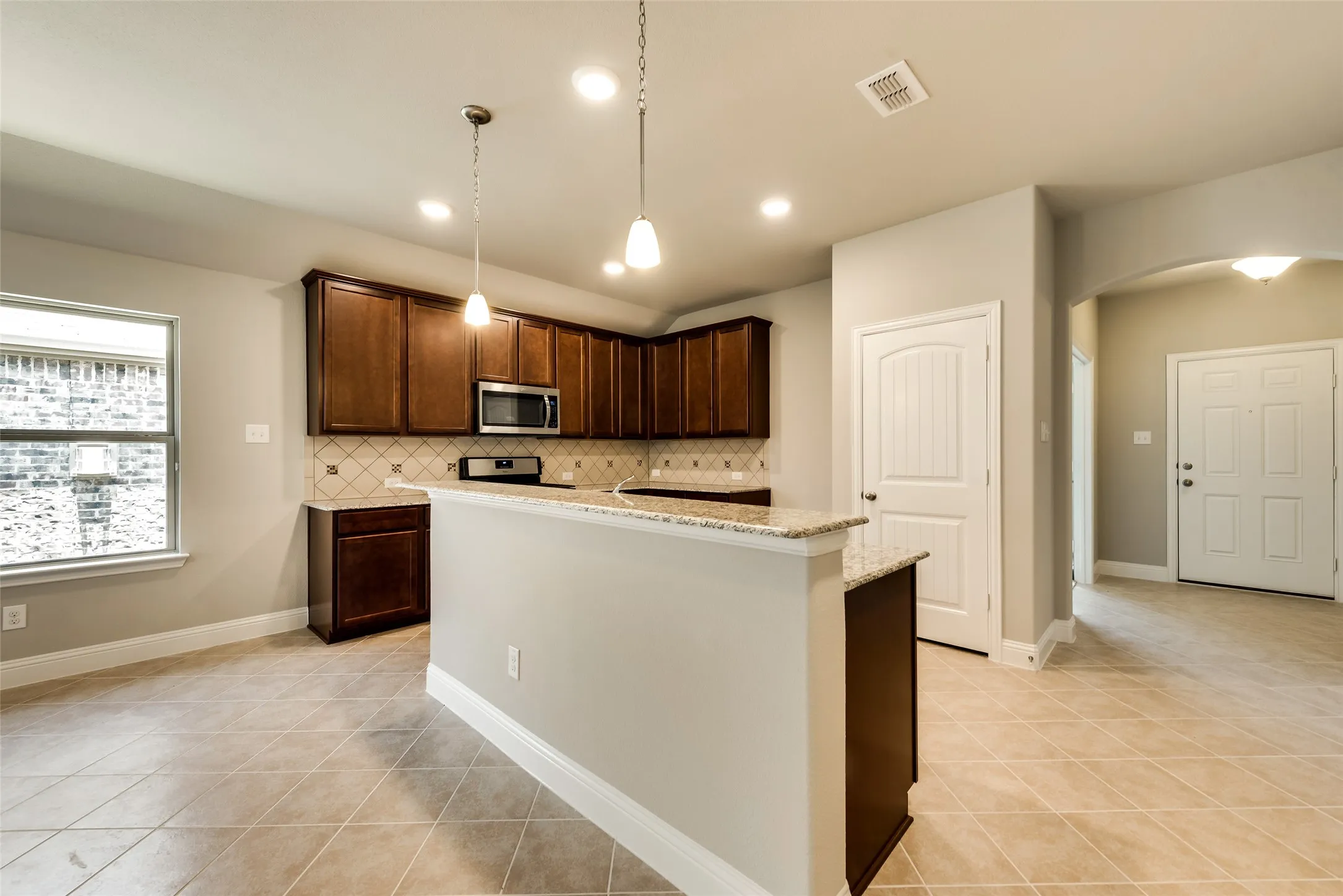 Single Family Residence For Rent in Denton County , 800 Bird Creek, Little Elm, Texas 75068, 3 Bedroom, 2 Bathroom, 2 Garage spaces, 1,851 Sqft, built in 2017, mls#21360562, Real Estate Agent in Little Elm, Homes For Rent in Denton county, Homes For Rent in Little Elm, Realtor in Little Elm Texas, Real Estate Brokerage Independent Realty Texas, Luminita Cordes Realtor