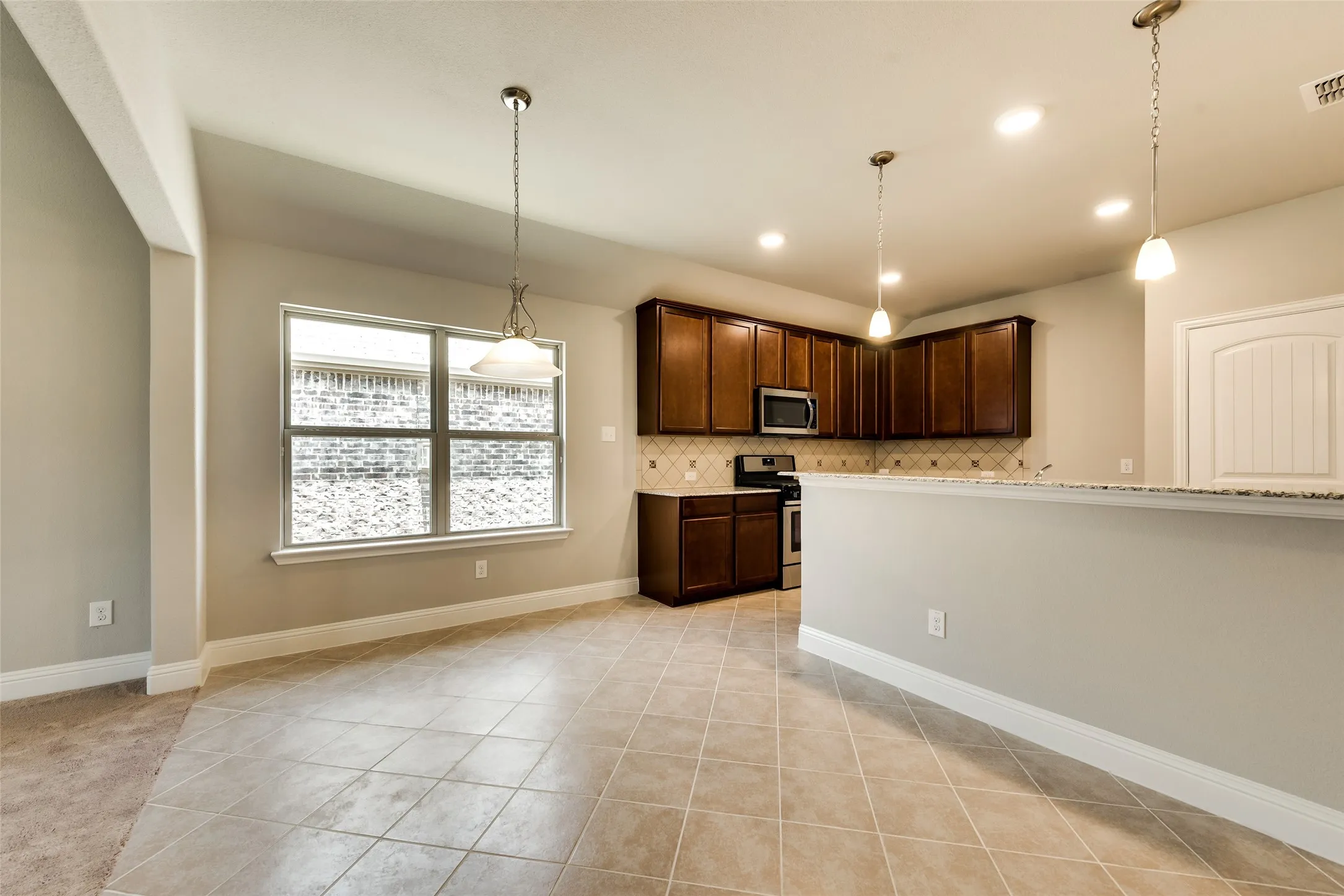 Single Family Residence For Rent in Denton County , 800 Bird Creek, Little Elm, Texas 75068, 3 Bedroom, 2 Bathroom, 2 Garage spaces, 1,851 Sqft, built in 2017, mls#21360562, Real Estate Agent in Little Elm, Homes For Rent in Denton county, Homes For Rent in Little Elm, Realtor in Little Elm Texas, Real Estate Brokerage Independent Realty Texas, Luminita Cordes Realtor