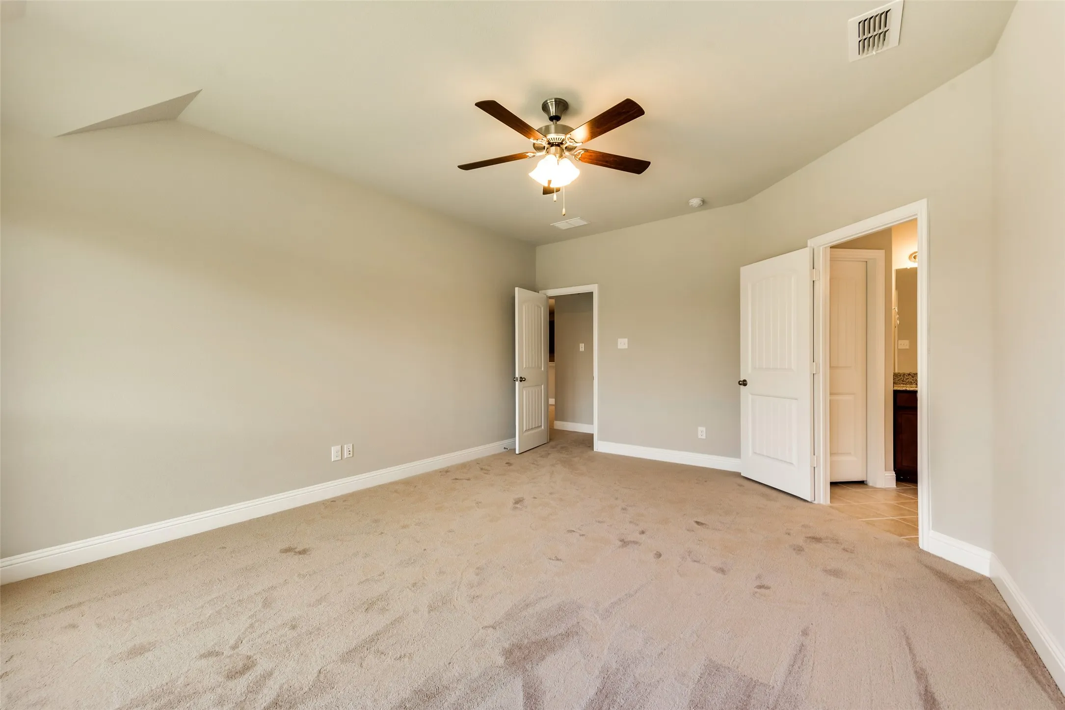 Single Family Residence For Rent in Denton County , 800 Bird Creek, Little Elm, Texas 75068, 3 Bedroom, 2 Bathroom, 2 Garage spaces, 1,851 Sqft, built in 2017, mls#21360562, Real Estate Agent in Little Elm, Homes For Rent in Denton county, Homes For Rent in Little Elm, Realtor in Little Elm Texas, Real Estate Brokerage Independent Realty Texas, Luminita Cordes Realtor