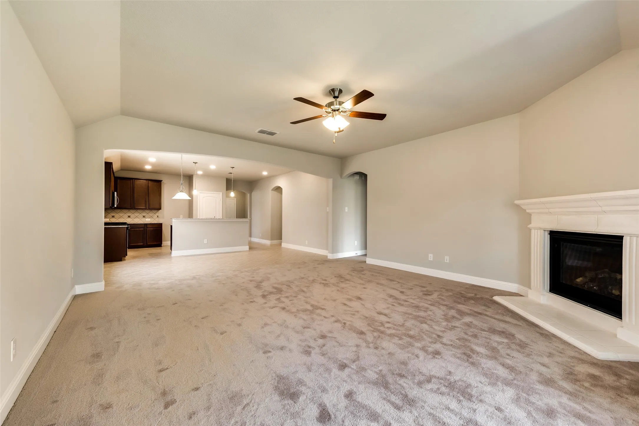 Single Family Residence For Rent in Denton County , 800 Bird Creek, Little Elm, Texas 75068, 3 Bedroom, 2 Bathroom, 2 Garage spaces, 1,851 Sqft, built in 2017, mls#21360562, Real Estate Agent in Little Elm, Homes For Rent in Denton county, Homes For Rent in Little Elm, Realtor in Little Elm Texas, Real Estate Brokerage Independent Realty Texas, Luminita Cordes Realtor