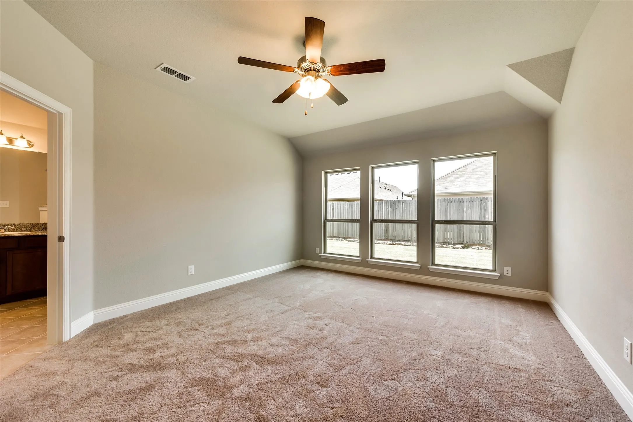 Single Family Residence For Rent in Denton County , 800 Bird Creek, Little Elm, Texas 75068, 3 Bedroom, 2 Bathroom, 2 Garage spaces, 1,851 Sqft, built in 2017, mls#21360562, Real Estate Agent in Little Elm, Homes For Rent in Denton county, Homes For Rent in Little Elm, Realtor in Little Elm Texas, Real Estate Brokerage Independent Realty Texas, Luminita Cordes Realtor