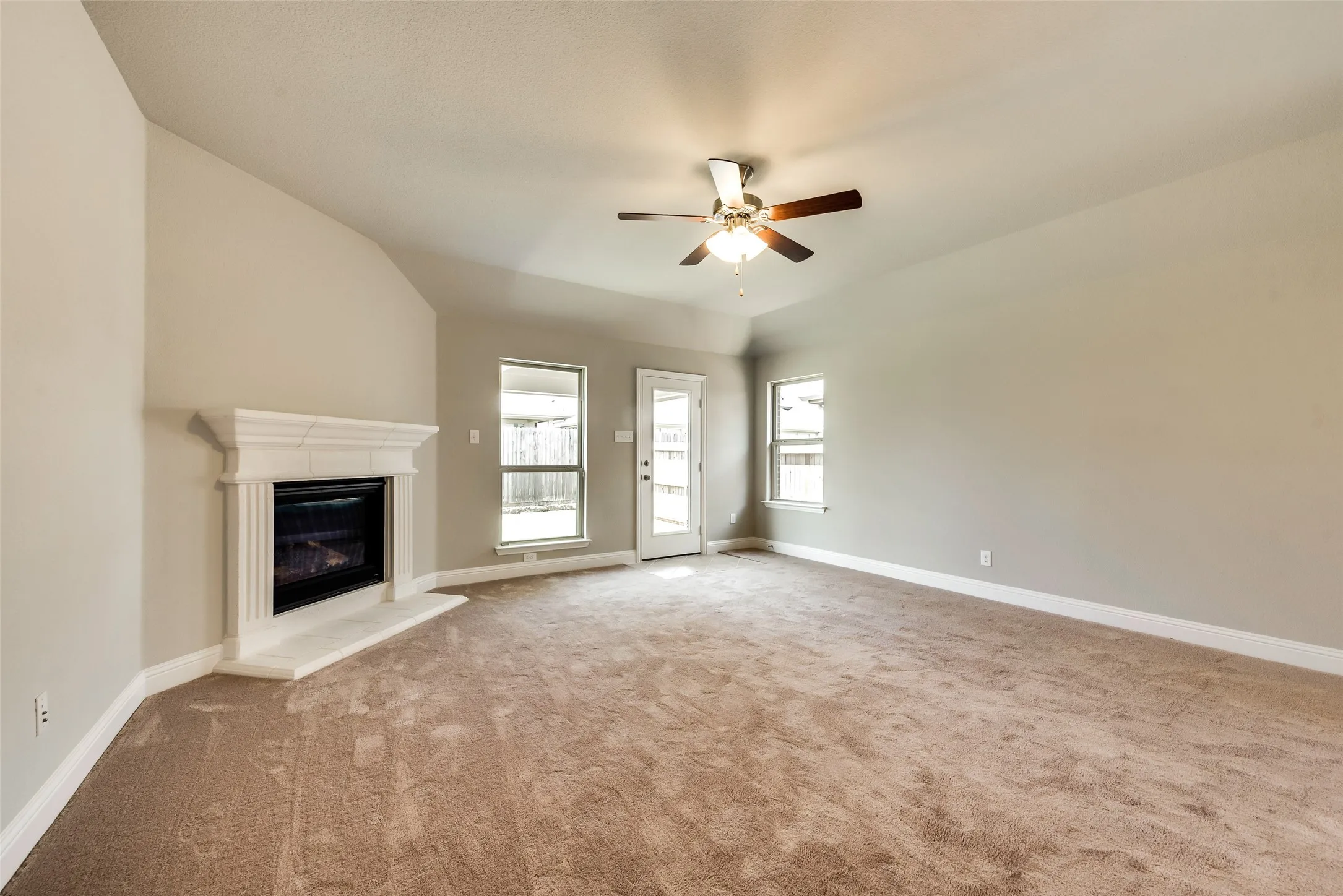 Single Family Residence For Rent in Denton County , 800 Bird Creek, Little Elm, Texas 75068, 3 Bedroom, 2 Bathroom, 2 Garage spaces, 1,851 Sqft, built in 2017, mls#21360562, Real Estate Agent in Little Elm, Homes For Rent in Denton county, Homes For Rent in Little Elm, Realtor in Little Elm Texas, Real Estate Brokerage Independent Realty Texas, Luminita Cordes Realtor