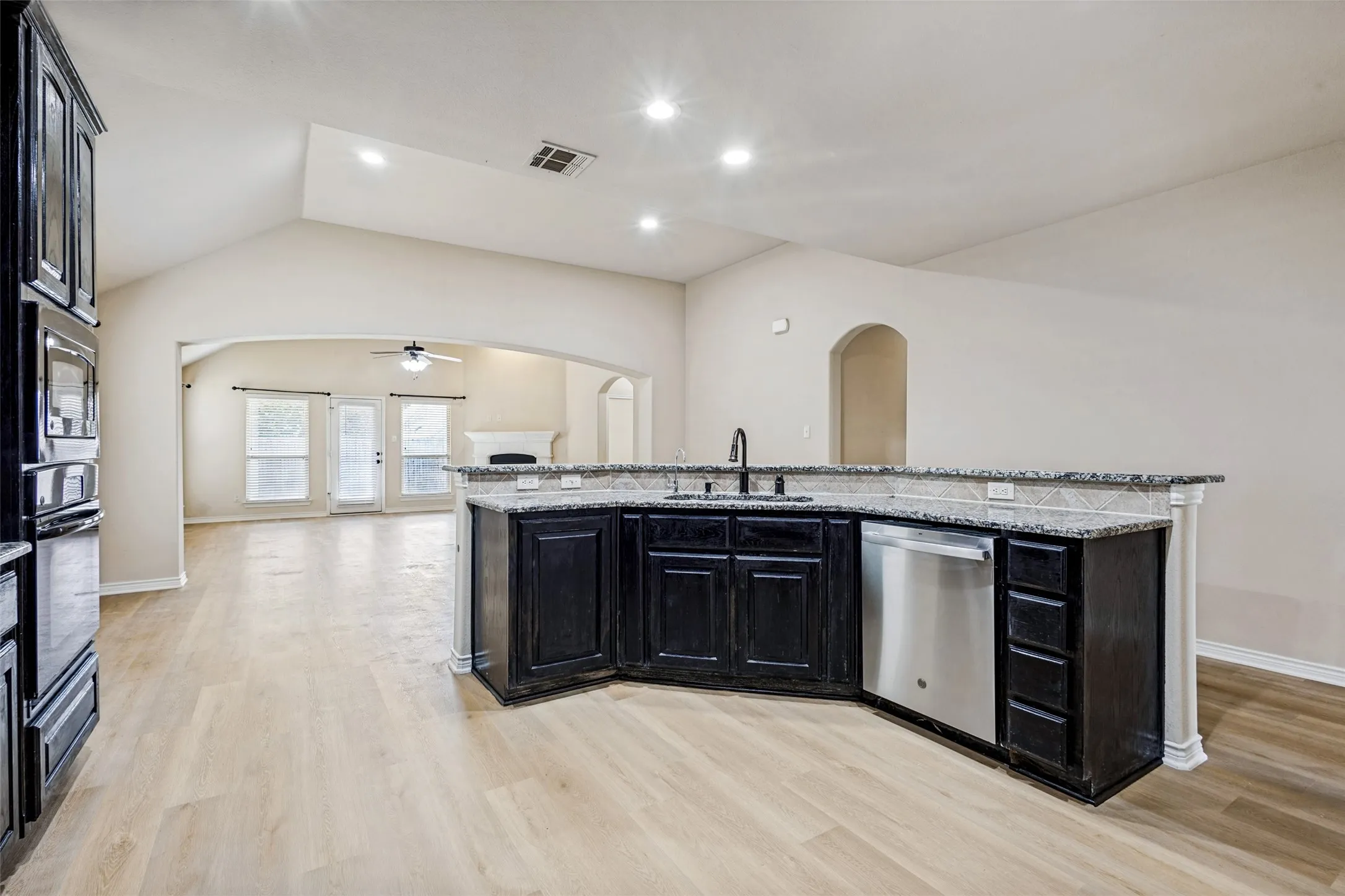 Single Family Residence For Sale in Collin County , 10005 Petrified Tree Lane, Mc Kinney, Texas 75072, 4 Bedroom, 2 Bathroom, 2 Garage spaces, 2,038 Sqft, built in 2012, mls#21359926, Real Estate Agent in Mc Kinney, Homes For Sale in Collin county, Homes For Sale in Mc Kinney, Realtor in Mc Kinney Texas, Real Estate Brokerage Independent Realty Texas, Luminita Cordes Realtor