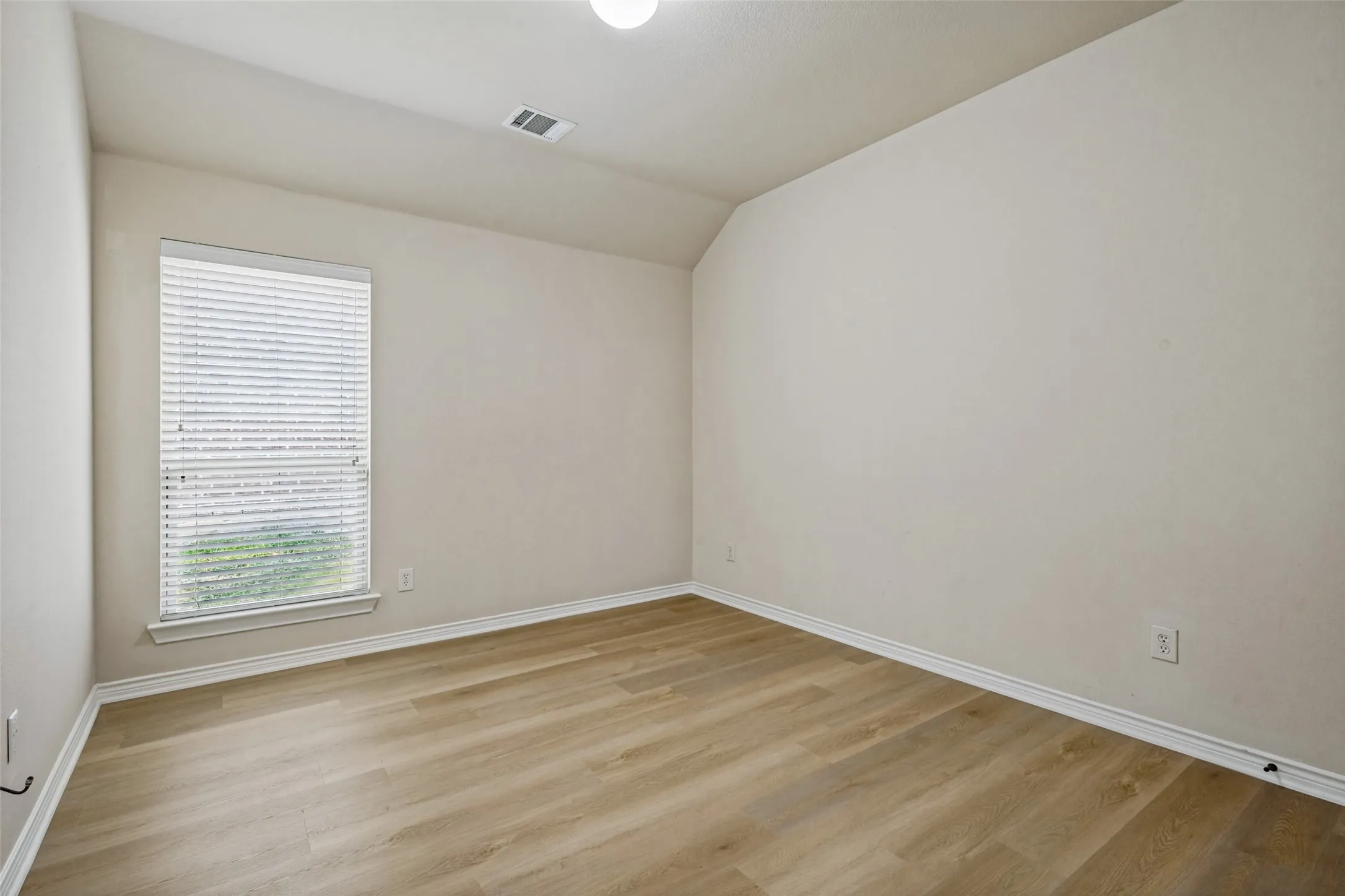 Single Family Residence For Sale in Collin County , 10005 Petrified Tree Lane, Mc Kinney, Texas 75072, 4 Bedroom, 2 Bathroom, 2 Garage spaces, 2,038 Sqft, built in 2012, mls#21359926, Real Estate Agent in Mc Kinney, Homes For Sale in Collin county, Homes For Sale in Mc Kinney, Realtor in Mc Kinney Texas, Real Estate Brokerage Independent Realty Texas, Luminita Cordes Realtor