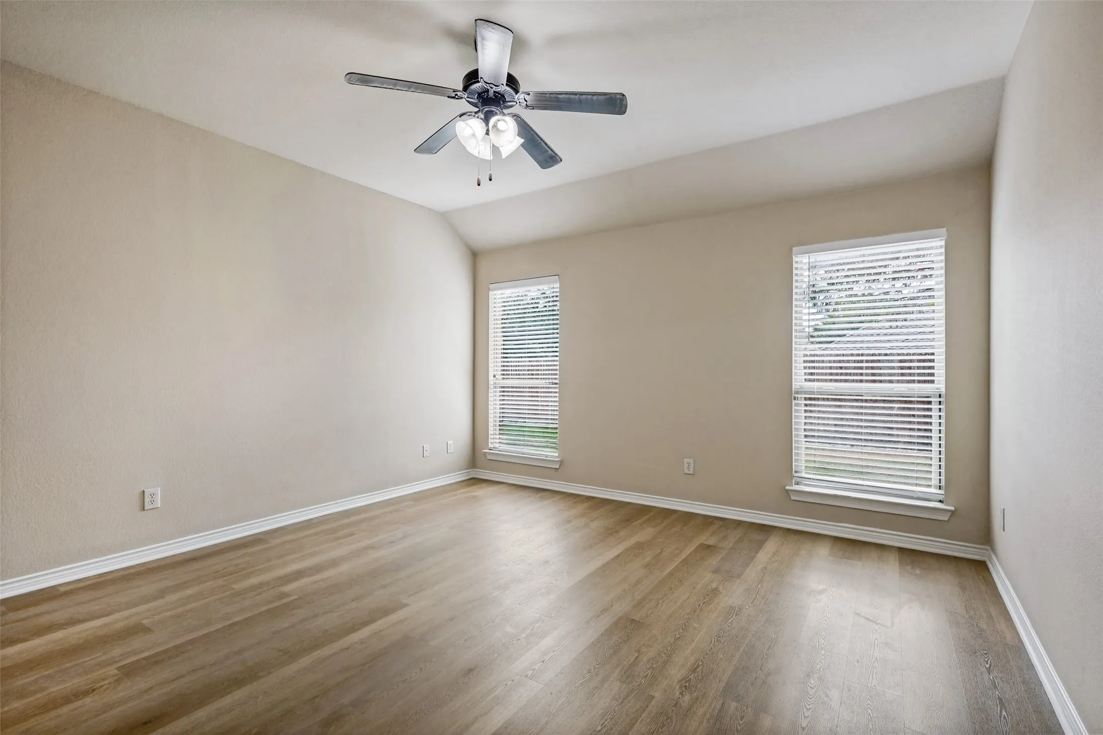 Single Family Residence For Sale in Collin County , 10005 Petrified Tree Lane, Mc Kinney, Texas 75072, 4 Bedroom, 2 Bathroom, 2 Garage spaces, 2,038 Sqft, built in 2012, mls#21359926, Real Estate Agent in Mc Kinney, Homes For Sale in Collin county, Homes For Sale in Mc Kinney, Realtor in Mc Kinney Texas, Real Estate Brokerage Independent Realty Texas, Luminita Cordes Realtor