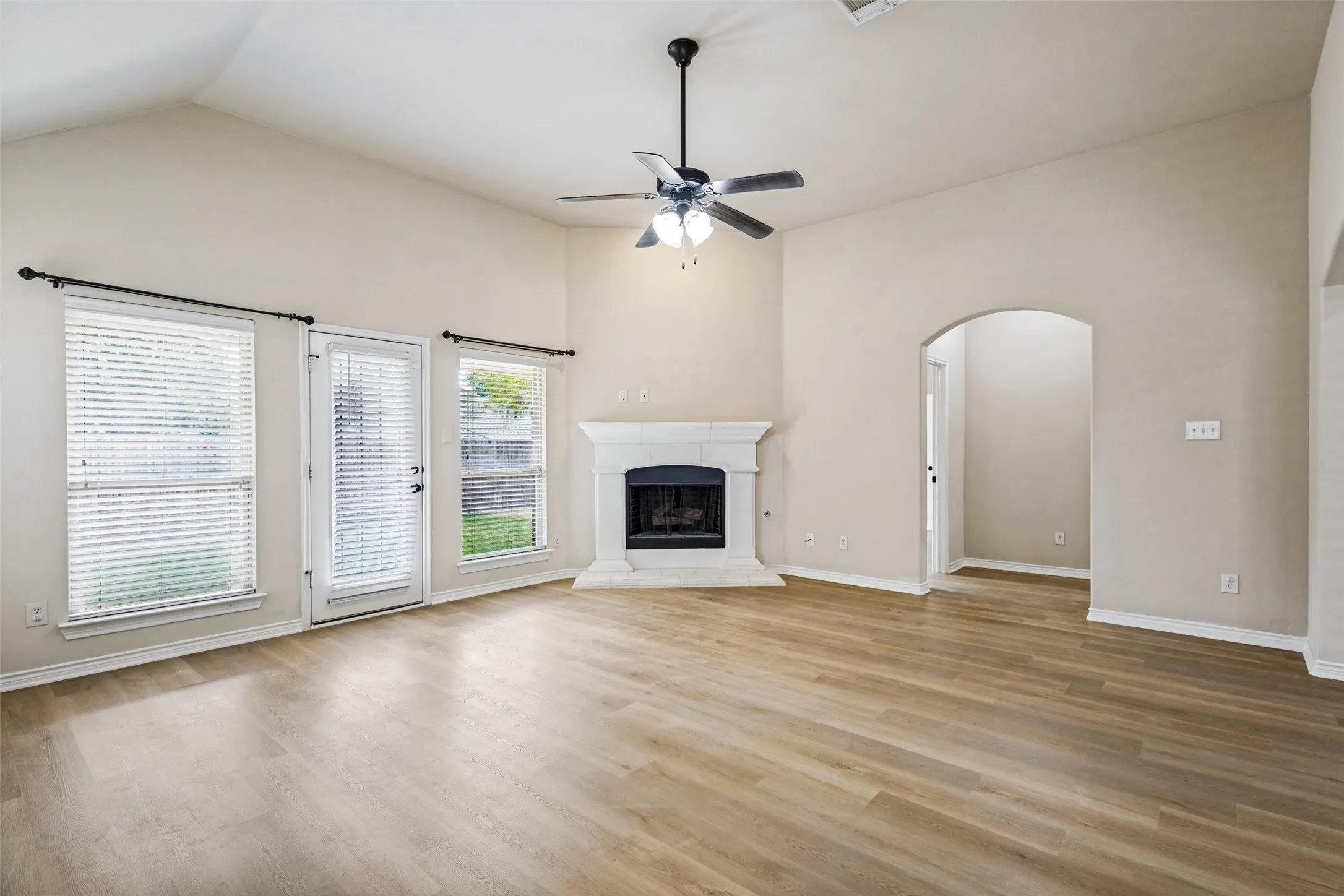 Single Family Residence For Sale in Collin County , 10005 Petrified Tree Lane, Mc Kinney, Texas 75072, 4 Bedroom, 2 Bathroom, 2 Garage spaces, 2,038 Sqft, built in 2012, mls#21359926, Real Estate Agent in Mc Kinney, Homes For Sale in Collin county, Homes For Sale in Mc Kinney, Realtor in Mc Kinney Texas, Real Estate Brokerage Independent Realty Texas, Luminita Cordes Realtor