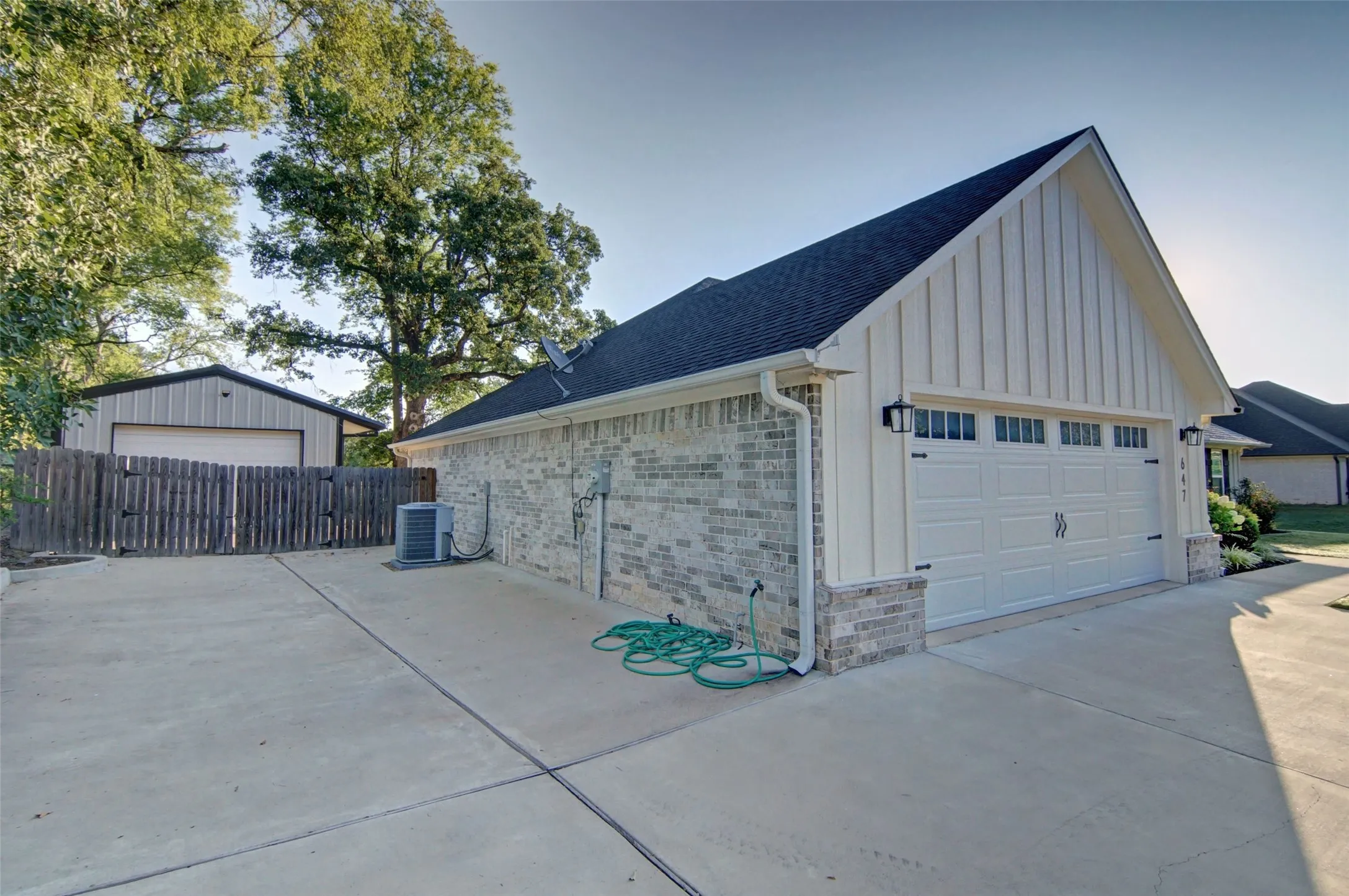 Single Family Residence For Sale in Van Zandt County , 647 Oklahoma Street, Van, Texas 75790, 4 Bedroom, 2 Bathroom, 2 Garage spaces, 1,923 Sqft, built in 2021, Price $440,000, mls#21359403, Real Estate Agent in Van, Homes For Sale in Van Zandt county, Homes For Sale in Van, Realtor in Van Texas, Real Estate Brokerage Independent Realty Texas, Luminita Cordes Realtor