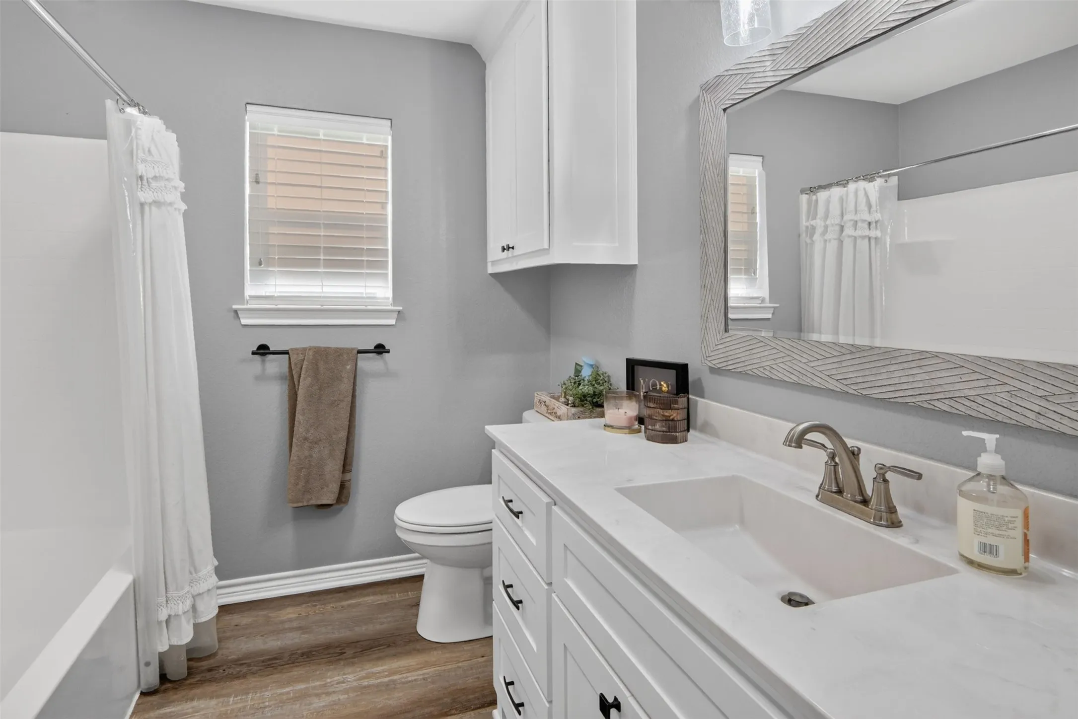 Single Family Residence For Sale in Van Zandt County , 647 Oklahoma Street, Van, Texas 75790, 4 Bedroom, 2 Bathroom, 2 Garage spaces, 1,923 Sqft, built in 2021, Price $440,000, mls#21359403, Real Estate Agent in Van, Homes For Sale in Van Zandt county, Homes For Sale in Van, Realtor in Van Texas, Real Estate Brokerage Independent Realty Texas, Luminita Cordes Realtor