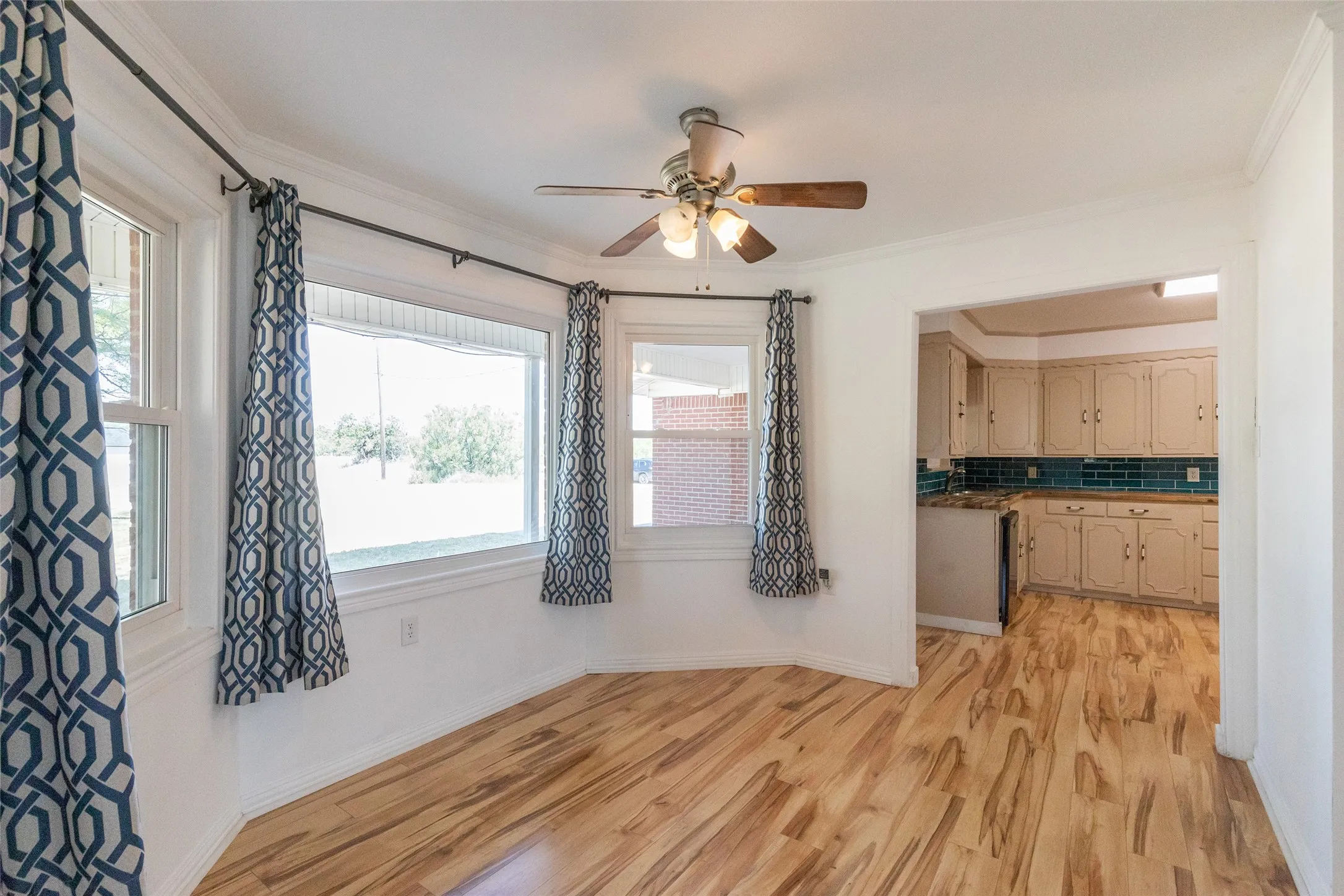 Single Family Residence For Sale in Jones County , 902 Avenue O, Anson, Texas 79501, 3 Bedroom, 3 Bathroom, 2 Garage spaces, 2,519 Sqft, built in 1976, mls#21359912, Real Estate Agent in Anson, Homes For Sale in Jones county, Homes For Sale in Anson, Realtor in Anson Texas, Real Estate Brokerage Independent Realty Texas, Luminita Cordes Realtor
