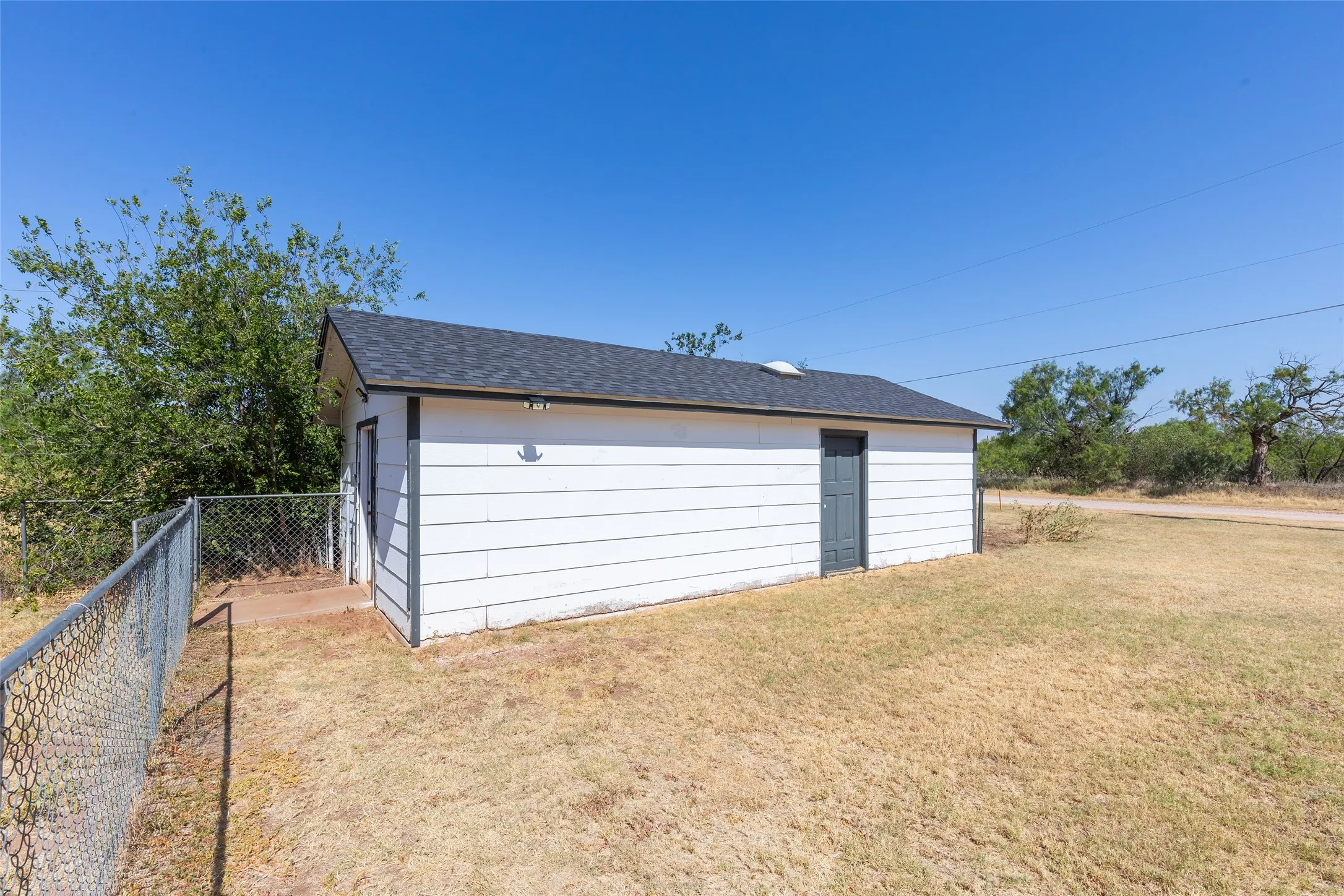 Single Family Residence For Sale in Jones County , 902 Avenue O, Anson, Texas 79501, 3 Bedroom, 3 Bathroom, 2 Garage spaces, 2,519 Sqft, built in 1976, mls#21359912, Real Estate Agent in Anson, Homes For Sale in Jones county, Homes For Sale in Anson, Realtor in Anson Texas, Real Estate Brokerage Independent Realty Texas, Luminita Cordes Realtor