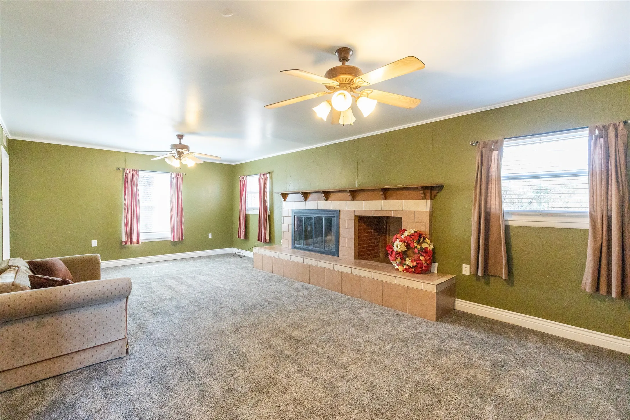 Single Family Residence For Sale in Jones County , 902 Avenue O, Anson, Texas 79501, 3 Bedroom, 3 Bathroom, 2 Garage spaces, 2,519 Sqft, built in 1976, mls#21359912, Real Estate Agent in Anson, Homes For Sale in Jones county, Homes For Sale in Anson, Realtor in Anson Texas, Real Estate Brokerage Independent Realty Texas, Luminita Cordes Realtor