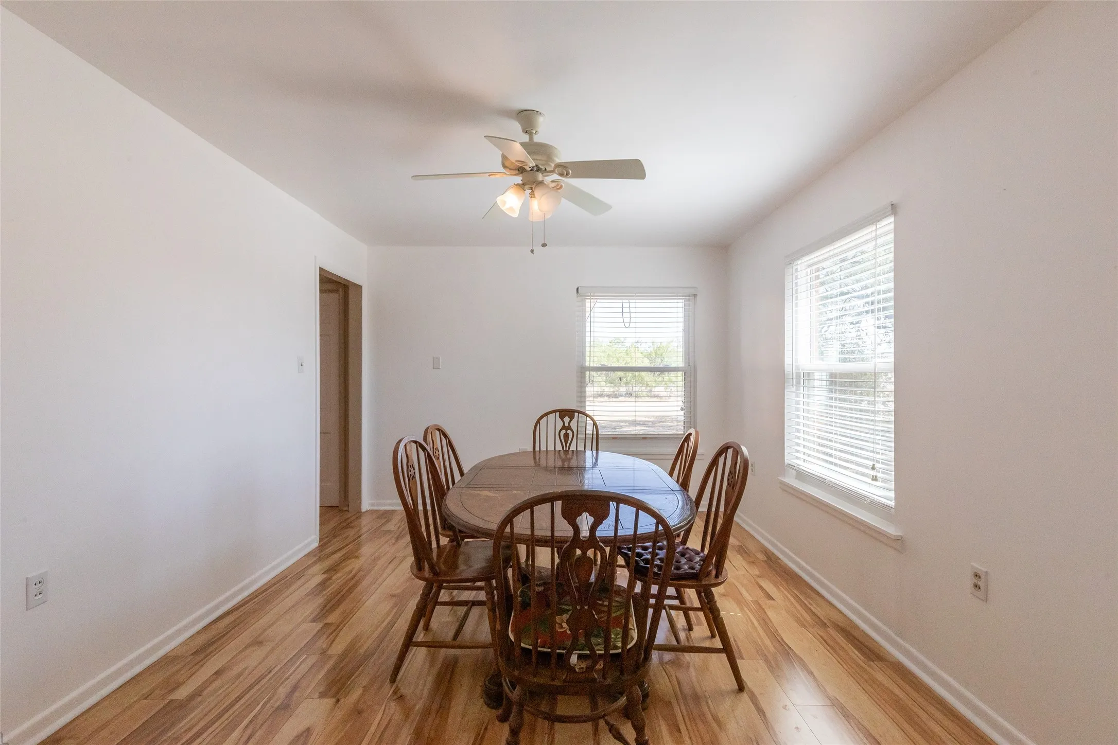 Single Family Residence For Sale in Jones County , 902 Avenue O, Anson, Texas 79501, 3 Bedroom, 3 Bathroom, 2 Garage spaces, 2,519 Sqft, built in 1976, mls#21359912, Real Estate Agent in Anson, Homes For Sale in Jones county, Homes For Sale in Anson, Realtor in Anson Texas, Real Estate Brokerage Independent Realty Texas, Luminita Cordes Realtor