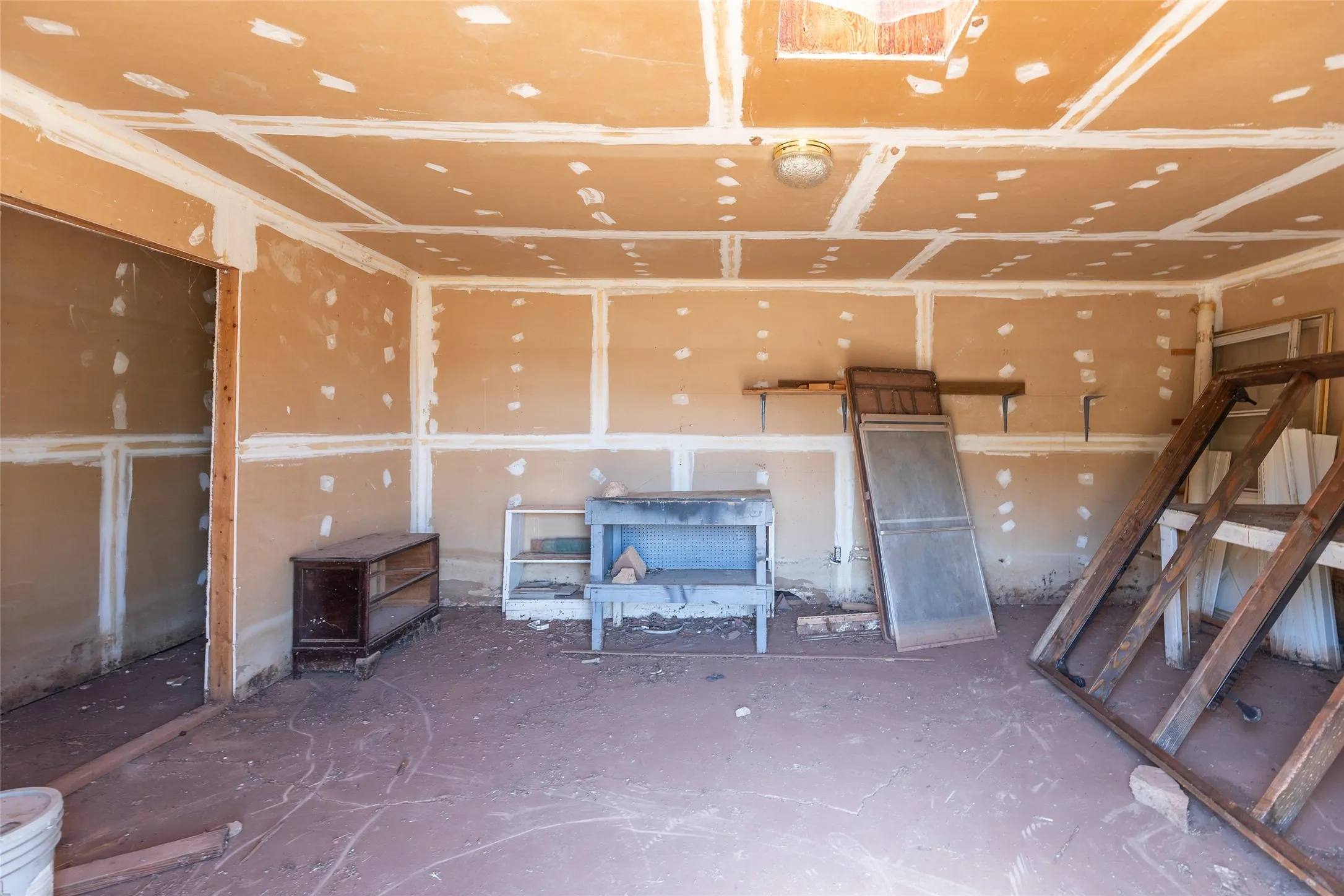 Single Family Residence For Sale in Jones County , 902 Avenue O, Anson, Texas 79501, 3 Bedroom, 3 Bathroom, 2 Garage spaces, 2,519 Sqft, built in 1976, mls#21359912, Real Estate Agent in Anson, Homes For Sale in Jones county, Homes For Sale in Anson, Realtor in Anson Texas, Real Estate Brokerage Independent Realty Texas, Luminita Cordes Realtor