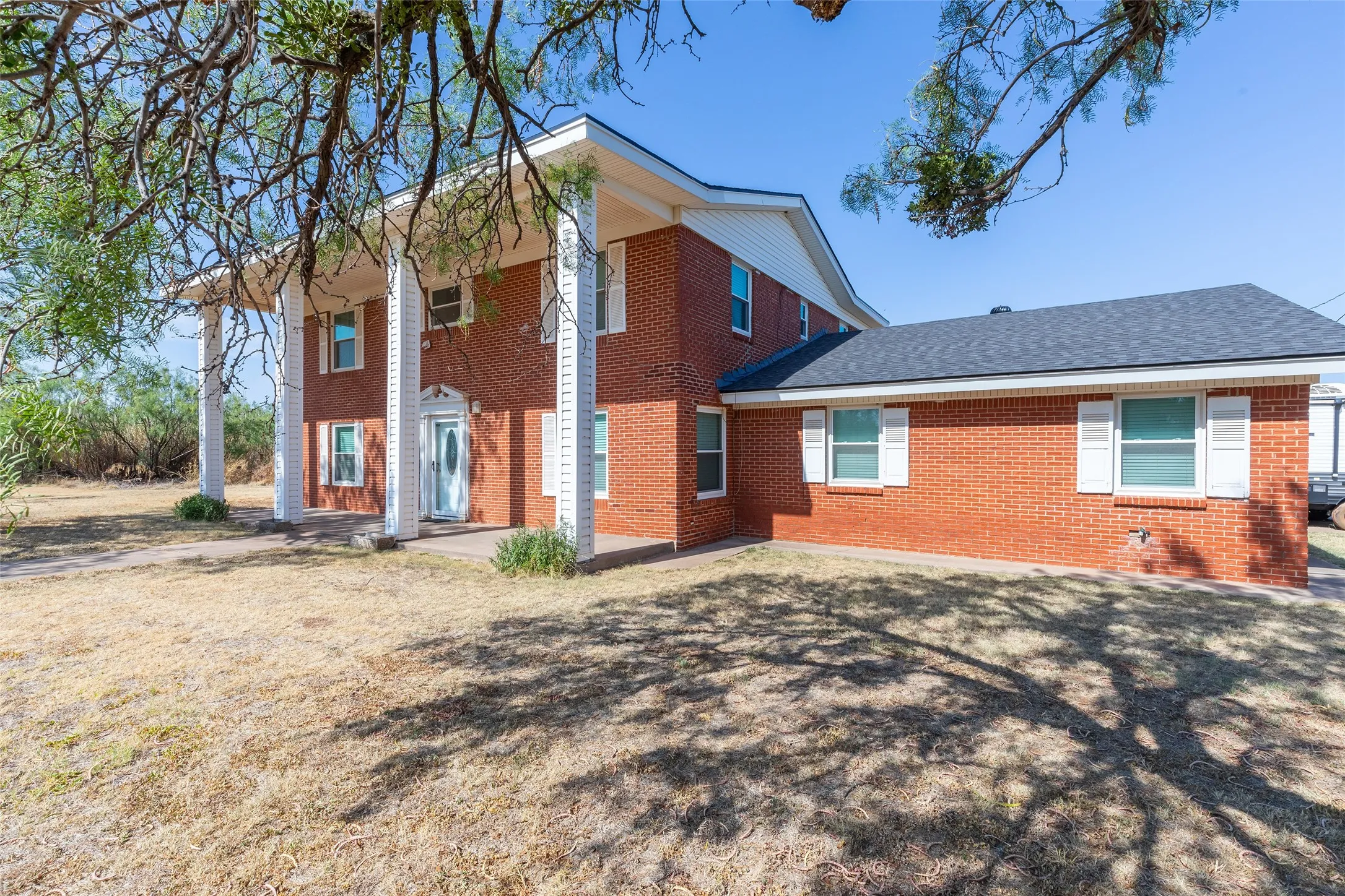 Single Family Residence For Sale in Jones County , 902 Avenue O, Anson, Texas 79501, 3 Bedroom, 3 Bathroom, 2 Garage spaces, 2,519 Sqft, built in 1976, mls#21359912, Real Estate Agent in Anson, Homes For Sale in Jones county, Homes For Sale in Anson, Realtor in Anson Texas, Real Estate Brokerage Independent Realty Texas, Luminita Cordes Realtor