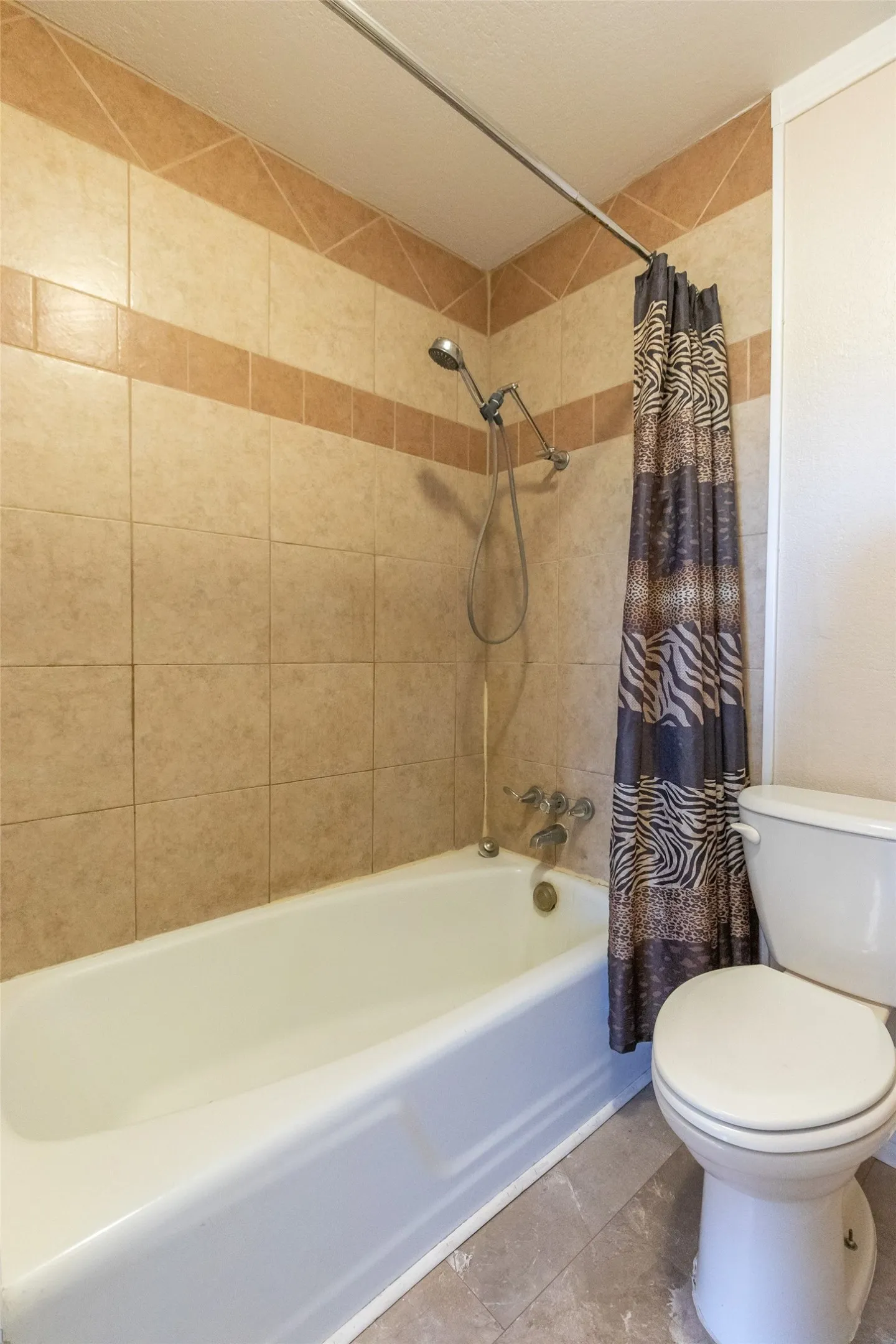Single Family Residence For Sale in Jones County , 902 Avenue O, Anson, Texas 79501, 3 Bedroom, 3 Bathroom, 2 Garage spaces, 2,519 Sqft, built in 1976, mls#21359912, Real Estate Agent in Anson, Homes For Sale in Jones county, Homes For Sale in Anson, Realtor in Anson Texas, Real Estate Brokerage Independent Realty Texas, Luminita Cordes Realtor