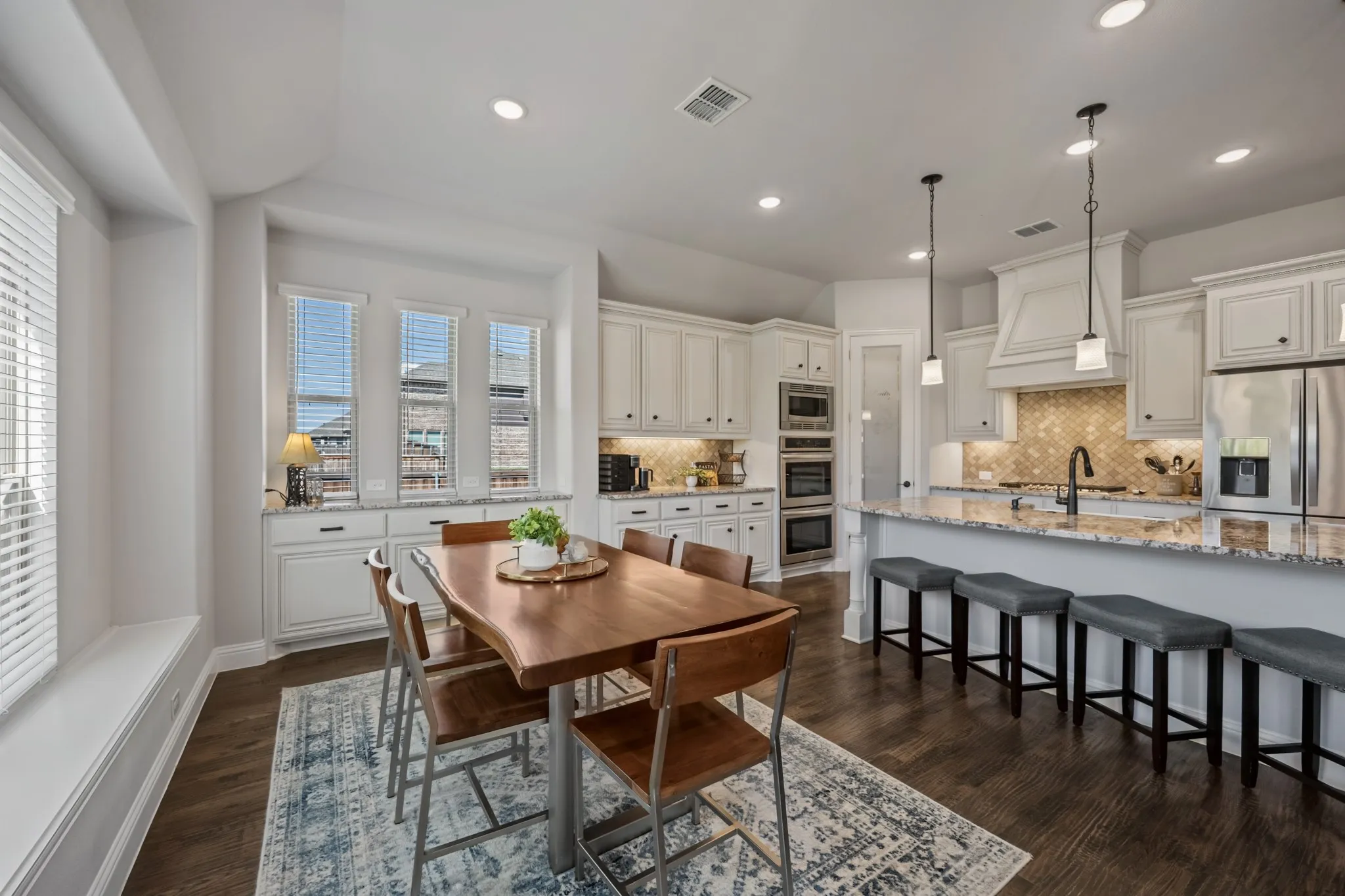 Single Family Residence For Sale in Kaufman County , 2115 Devonblue Drive, Forney, Texas 75126, 4 Bedroom, 3 Bathroom, 3 Garage spaces, 2,734 Sqft, built in 2020, mls#21360515, Real Estate Agent in Forney, Homes For Sale in Kaufman county, Homes For Sale in Forney, Realtor in Forney Texas, Real Estate Brokerage Independent Realty Texas, Luminita Cordes Realtor