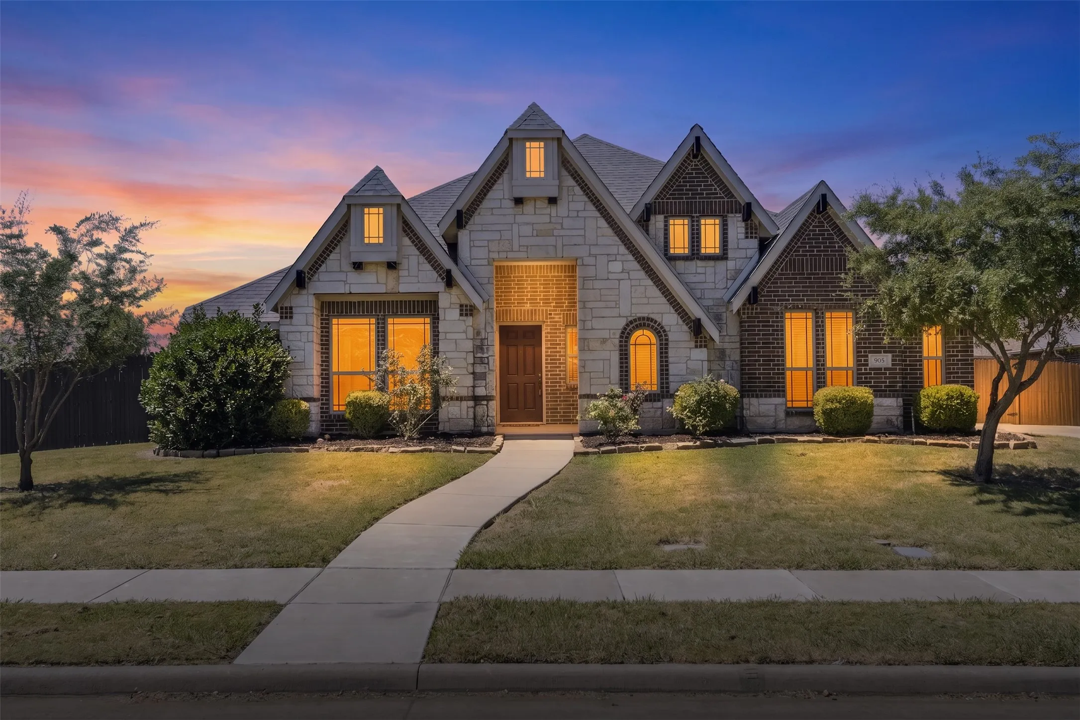 Single Family Residence For Sale in Ellis County , 905 Mill Pond Drive, Midlothian, Texas 76065, 4 Bedroom, 2 Bathroom, 2 Garage spaces, 2,318 Sqft, built in 2014, mls#21358904, Real Estate Agent in Midlothian, Homes For Sale in Ellis county, Homes For Sale in Midlothian, Realtor in Midlothian Texas, Real Estate Brokerage Independent Realty Texas, Luminita Cordes Realtor